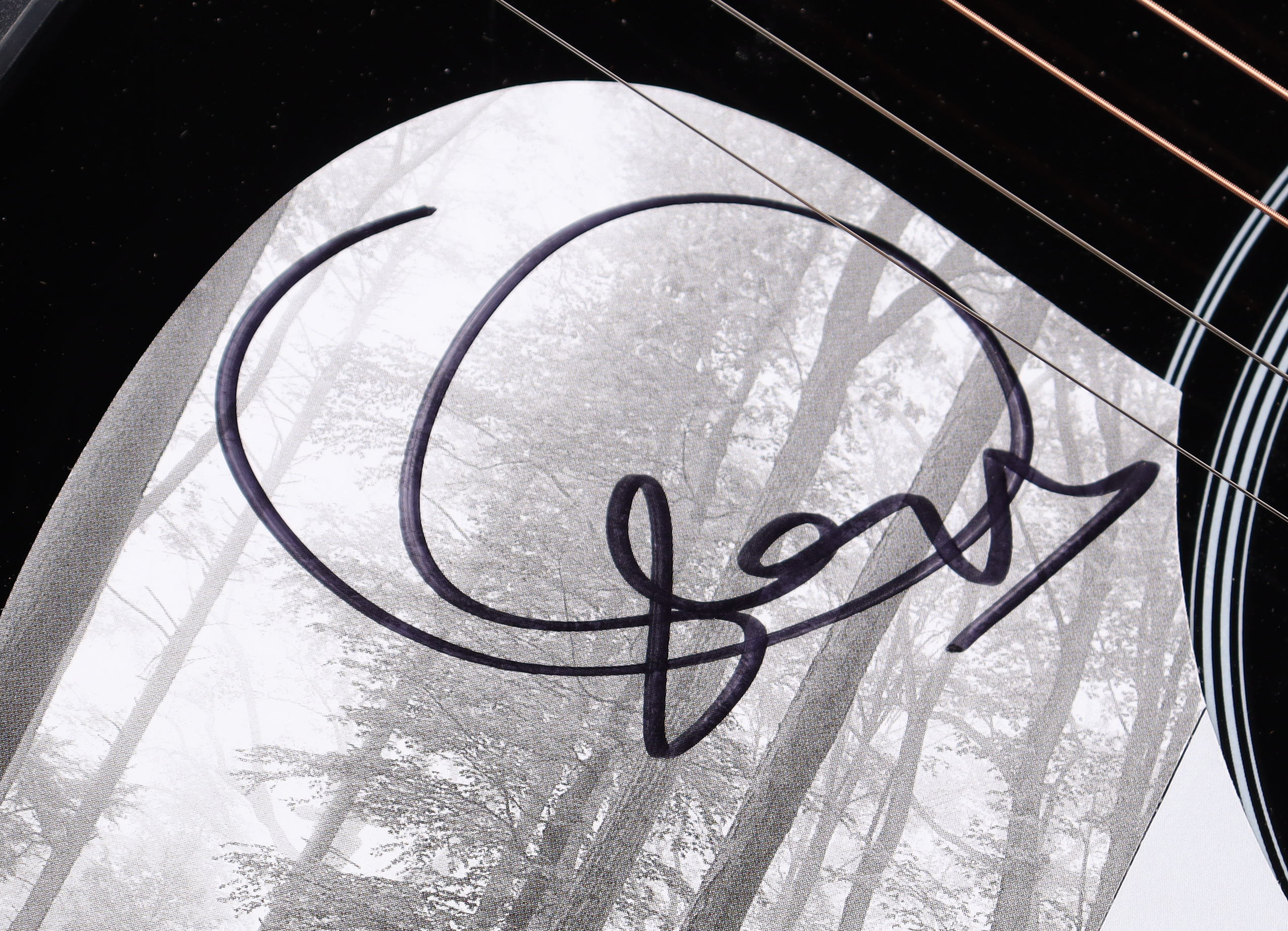 Taylor Swift Signed 39" Acoustic Guitar (Beckett) at PristineAuction.com Taylor Swift Signed 39" Acoustic Guitar (Beckett) at PristineAuction.com