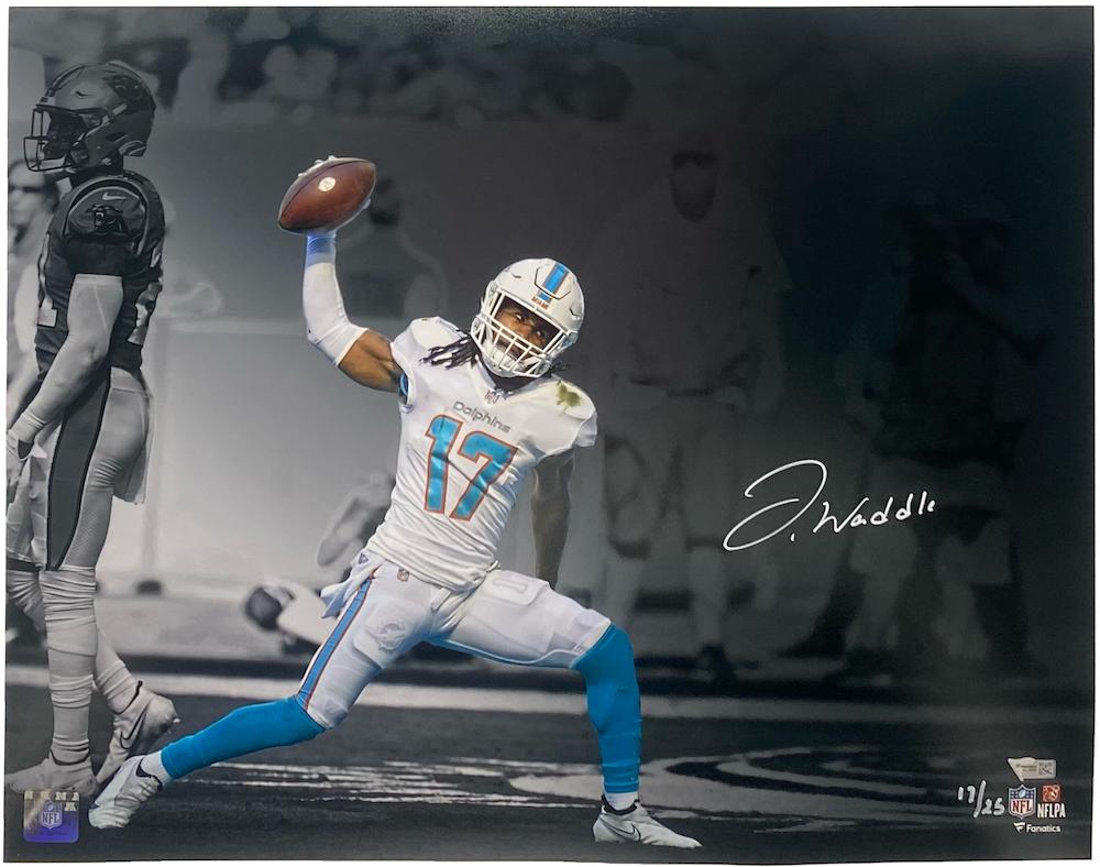 Jaylen Waddle Signed LE Dolphins 16x20 Photo (Fanatics) at PristineAuction.com Jaylen Waddle Signed LE Dolphins 16x20 Photo (Fanatics) at PristineAuction.com