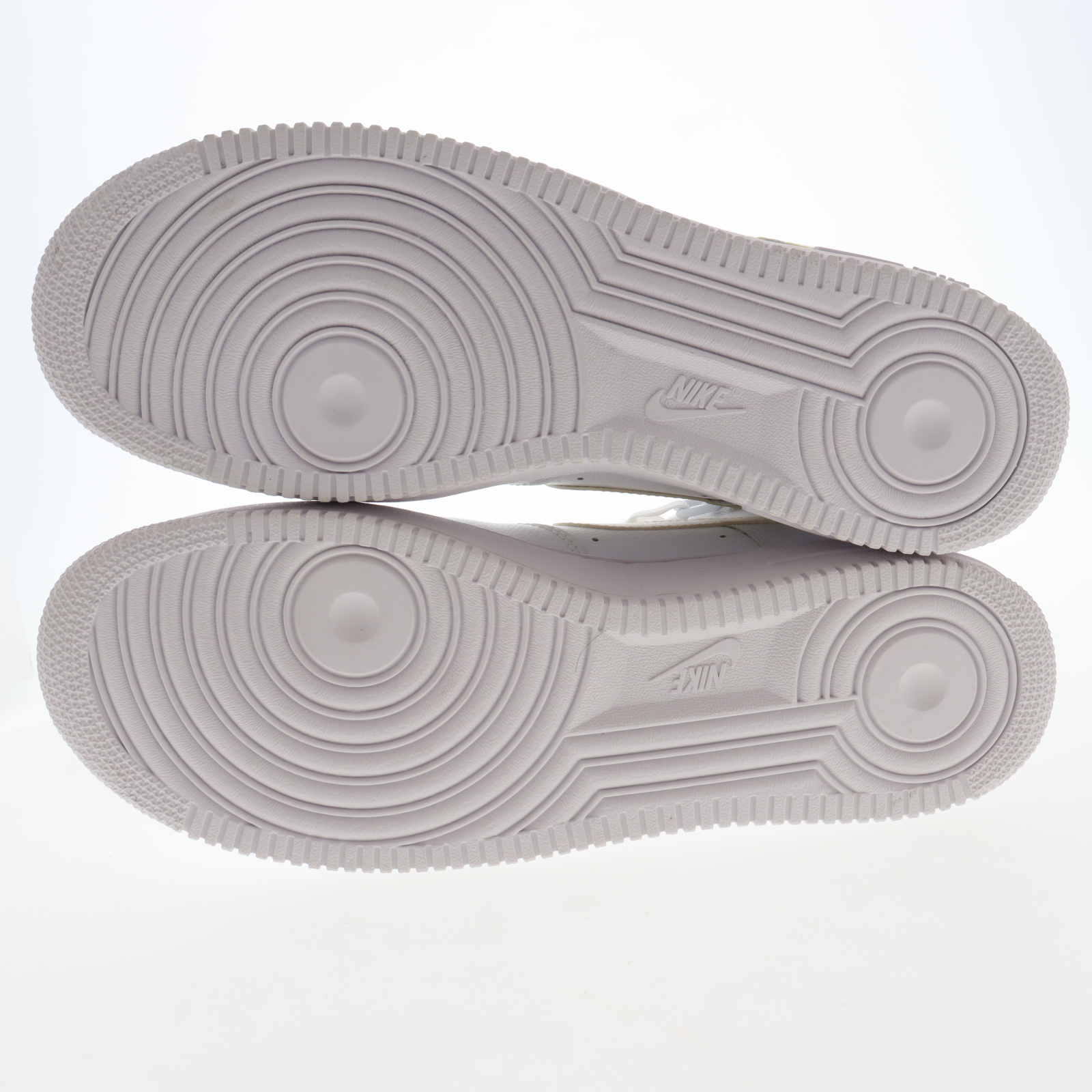 Jamaal Wilkes Signed Pair of Nike Air Force 1 Shoes with (3) Career Stat Inscriptions (PSA) at PristineAuction.com Jamaal Wilkes Signed Pair of Nike Air Force 1 Shoes with (3) Career Stat Inscriptions (PSA) at PristineAuction.com