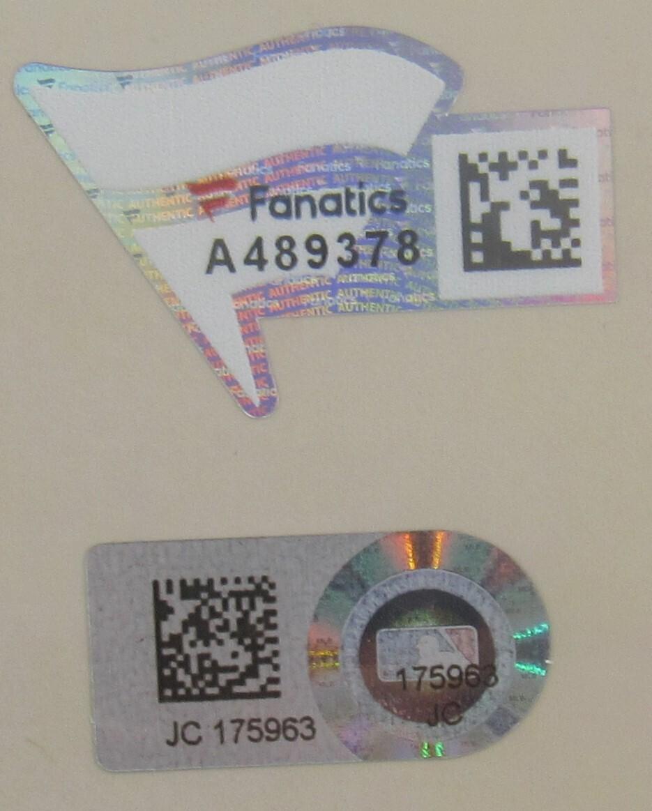 Jose Altuve Signed 16x20 Sports Illustrated Photo (Fanatics) at PristineAuction.com Jose Altuve Signed 16x20 Sports Illustrated Photo (Fanatics) at PristineAuction.com