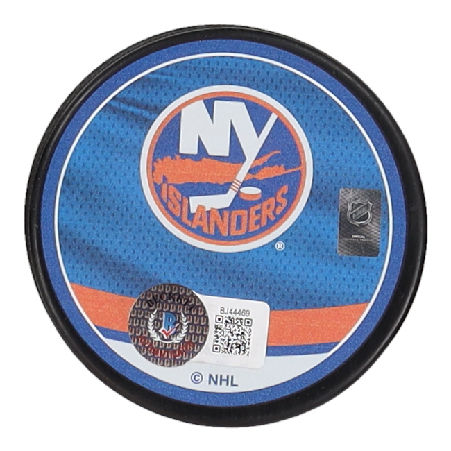 Anders Lee Signed Islanders Logo Hockey Puck (Beckett) at PristineAuction.com Anders Lee Signed Islanders Logo Hockey Puck (Beckett) at PristineAuction.com
