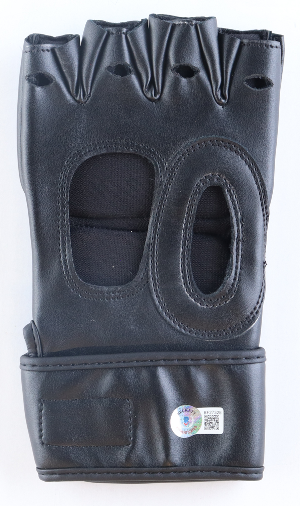 Nate Diaz Signed UFC Glove (Beckett) at PristineAuction.com Nate Diaz Signed UFC Glove (Beckett) at PristineAuction.com