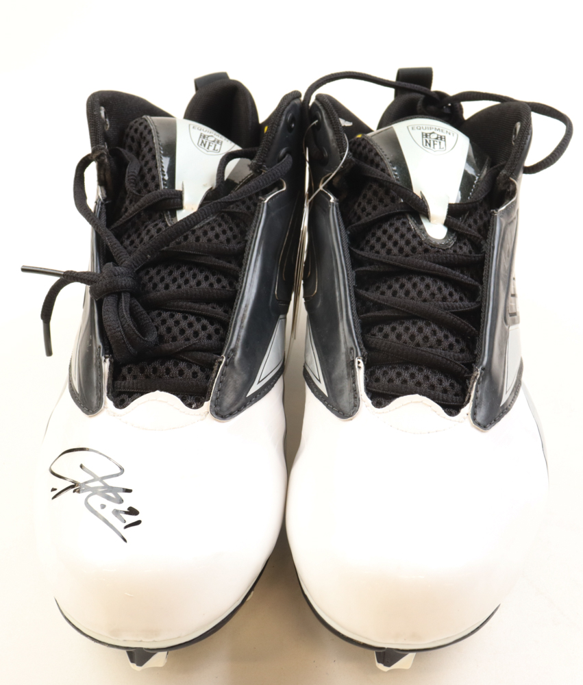 LaDainian Tomlinson Signed Pair of Reebok Football Cleats (Beckett) at PristineAuction.com LaDainian Tomlinson Signed Pair of Reebok Football Cleats (Beckett) at PristineAuction.com