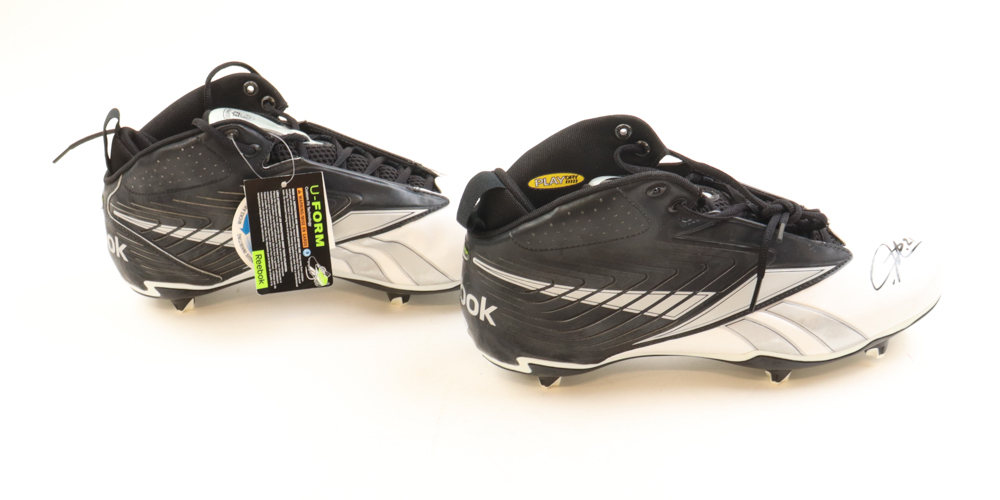 LaDainian Tomlinson Signed Pair of Reebok Football Cleats (Beckett) at PristineAuction.com LaDainian Tomlinson Signed Pair of Reebok Football Cleats (Beckett) at PristineAuction.com