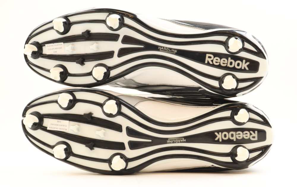 LaDainian Tomlinson Signed Pair of Reebok Football Cleats (Beckett) at PristineAuction.com LaDainian Tomlinson Signed Pair of Reebok Football Cleats (Beckett) at PristineAuction.com