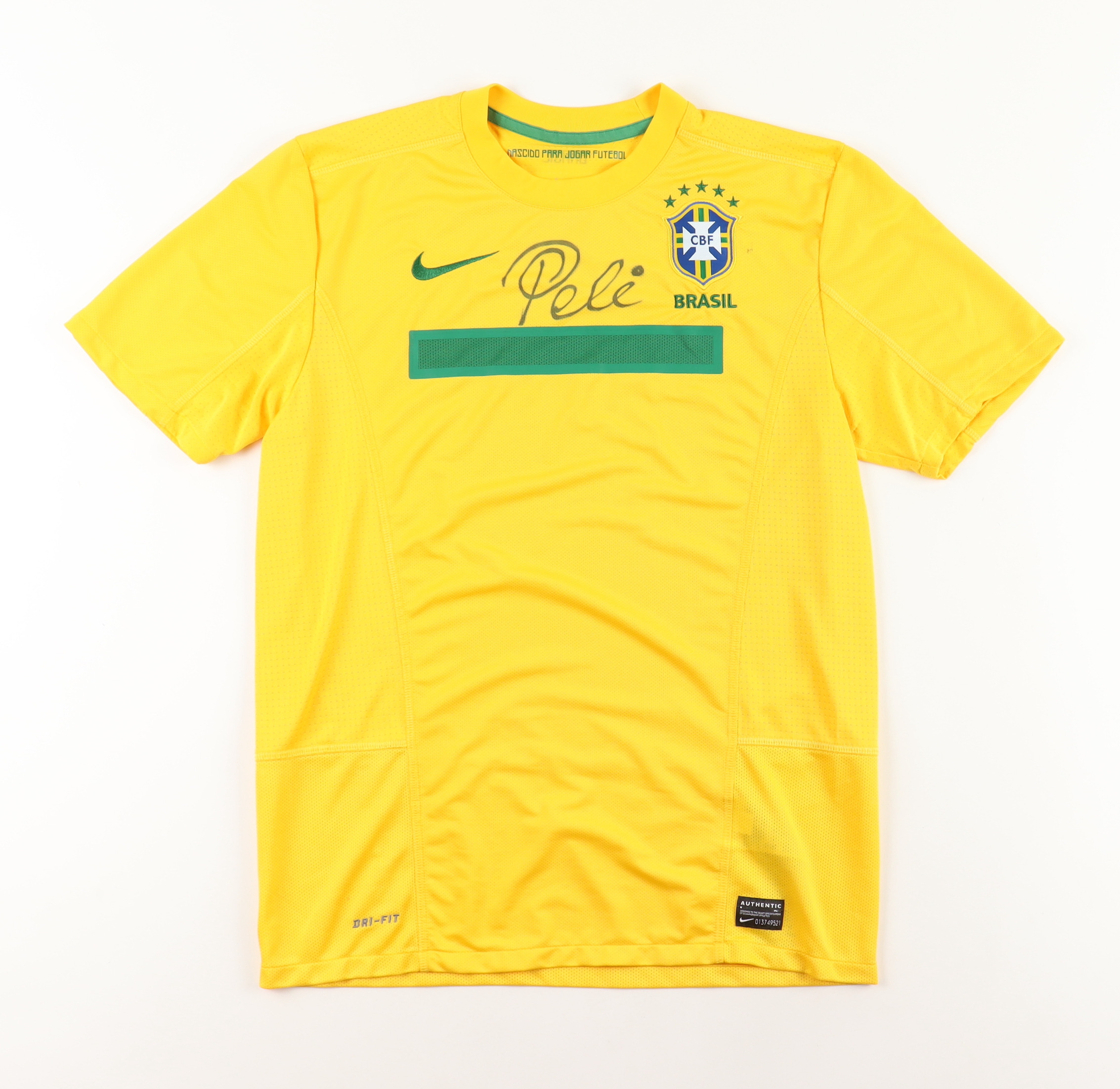 Pele Signed Brazil National Team Jersey (JSA) at PristineAuction.com Pele Signed Brazil National Team Jersey (JSA) at PristineAuction.com