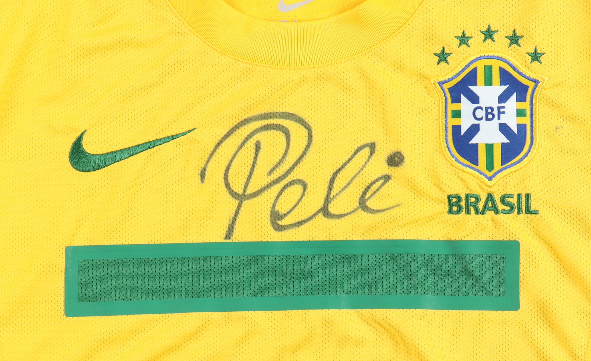 Pele Signed Brazil National Team Jersey (JSA) at PristineAuction.com Pele Signed Brazil National Team Jersey (JSA) at PristineAuction.com