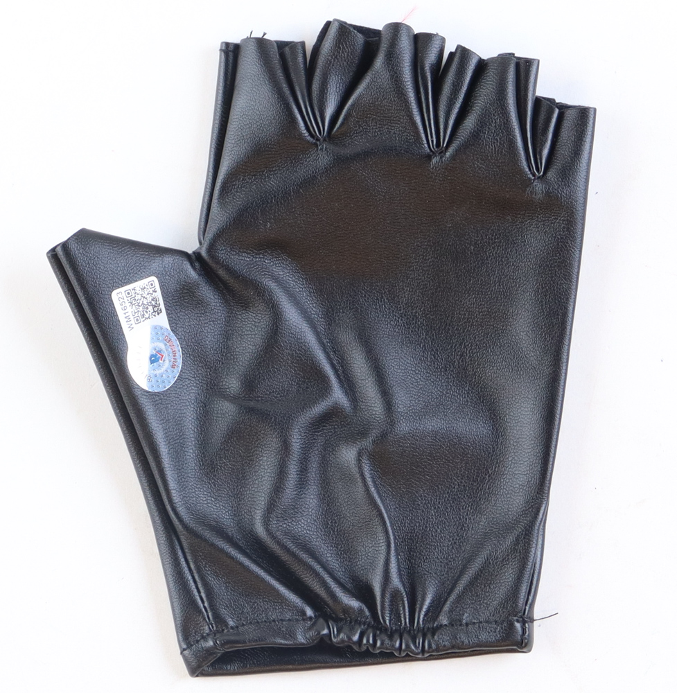 Alexa Bliss Signed Wrestling Glove (Beckett) at PristineAuction.com Alexa Bliss Signed Wrestling Glove (Beckett) at PristineAuction.com