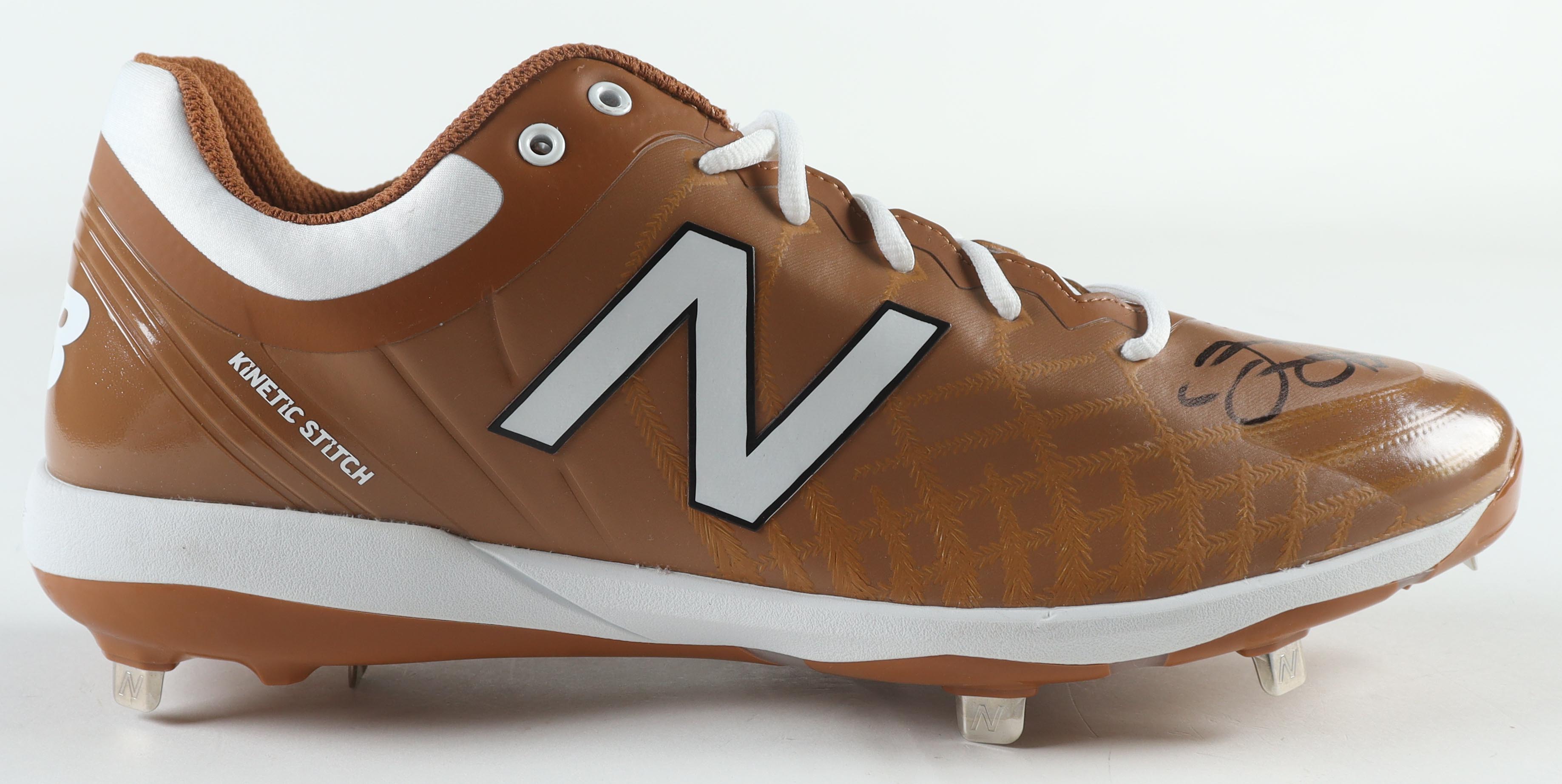 Frank Thomas Signed New Balance Baseball Cleat (JSA) at PristineAuction.com Frank Thomas Signed New Balance Baseball Cleat (JSA) at PristineAuction.com