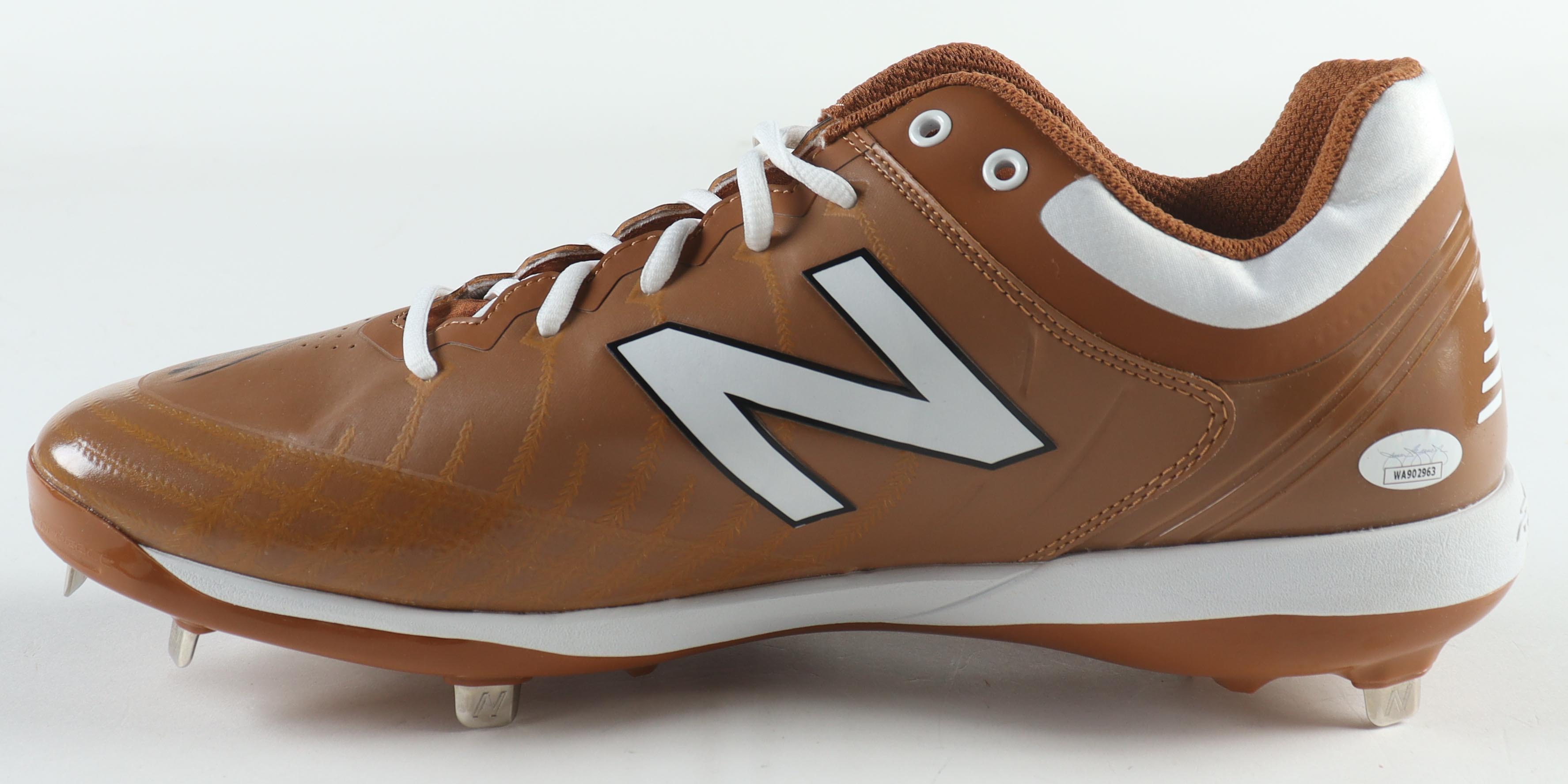 Frank Thomas Signed New Balance Baseball Cleat (JSA) at PristineAuction.com Frank Thomas Signed New Balance Baseball Cleat (JSA) at PristineAuction.com