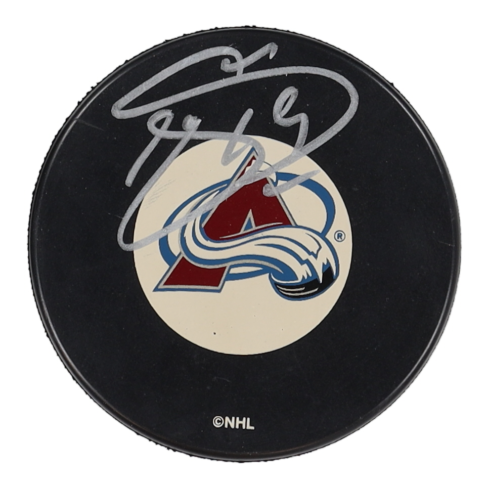 Joe Sakic Signed Avalanche Logo Hockey Puck (PSA) at PristineAuction.com Joe Sakic Signed Avalanche Logo Hockey Puck (PSA) at PristineAuction.com