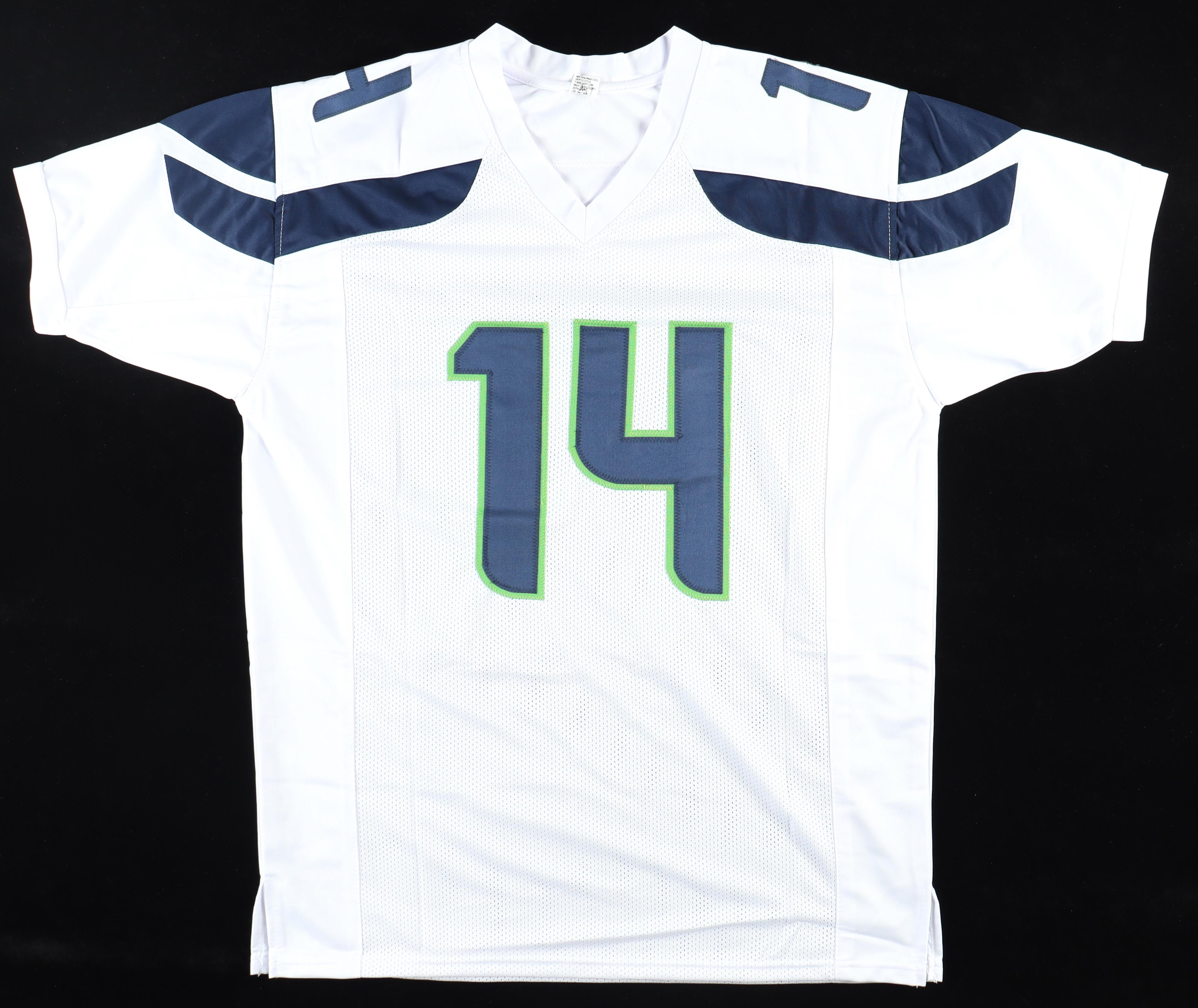 DK Metcalf Signed Jersey (Beckett) at PristineAuction.com DK Metcalf Signed Jersey (Beckett) at PristineAuction.com