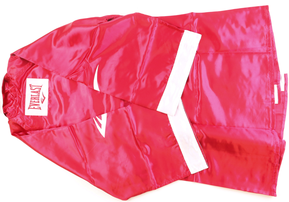 Mike Tyson Signed Everlast Boxing Robe (JSA & Tyson) at PristineAuction.com Mike Tyson Signed Everlast Boxing Robe (JSA & Tyson) at PristineAuction.com