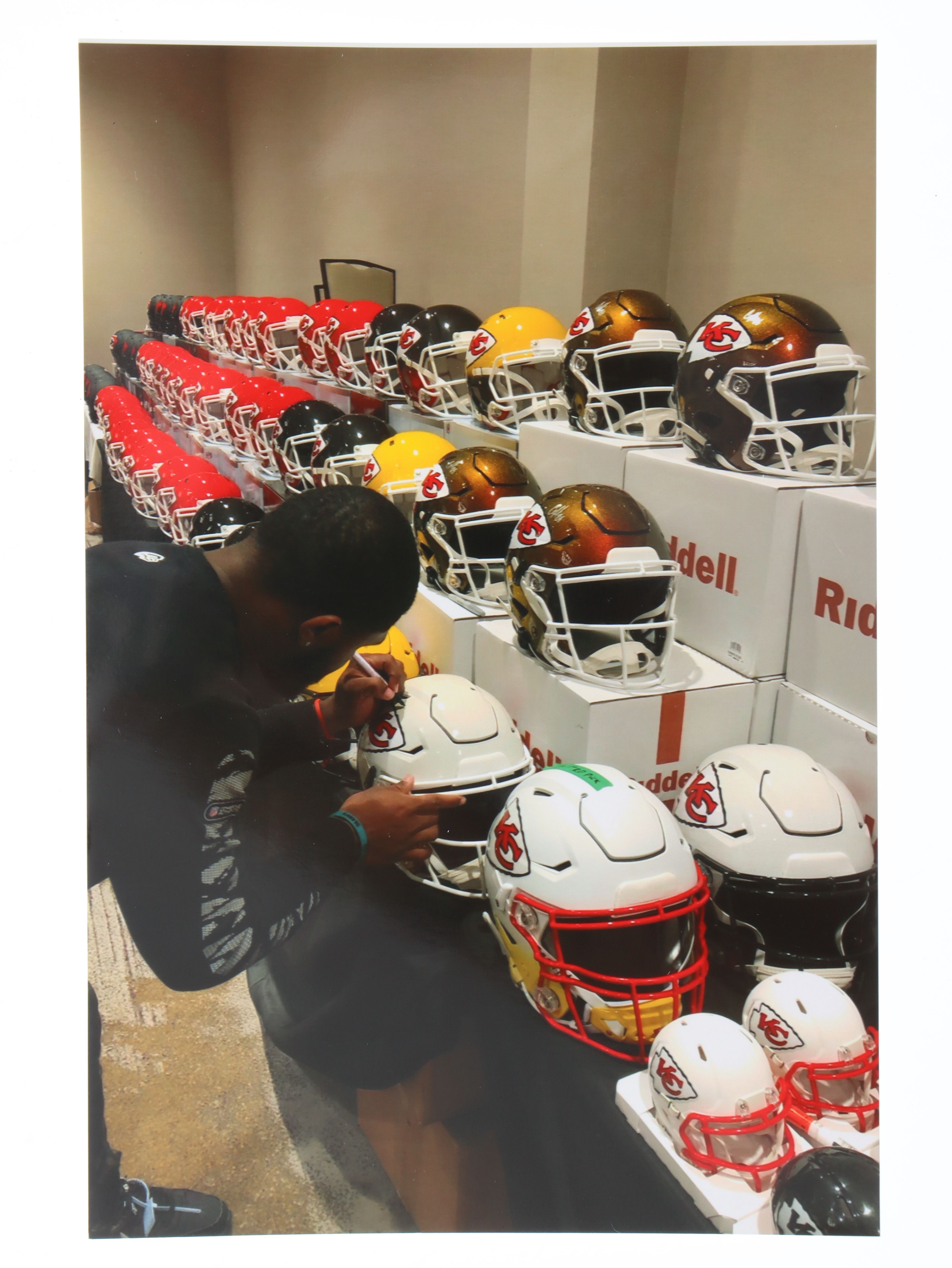 Clyde Edwards-Helaire & Jaamal Charles Signed Chiefs Full-Size Speed-Flex Authentic On-Field Hydro-Dipped Helmet With Visor (Radtke & Beckett) at PristineAuction.com Clyde Edwards-Helaire & Jaamal Charles Signed Chiefs Full-Size Speed-Flex Authentic On-Field Hydro-Dipped Helmet With Visor (Radtke & Beckett) at PristineAuction.com