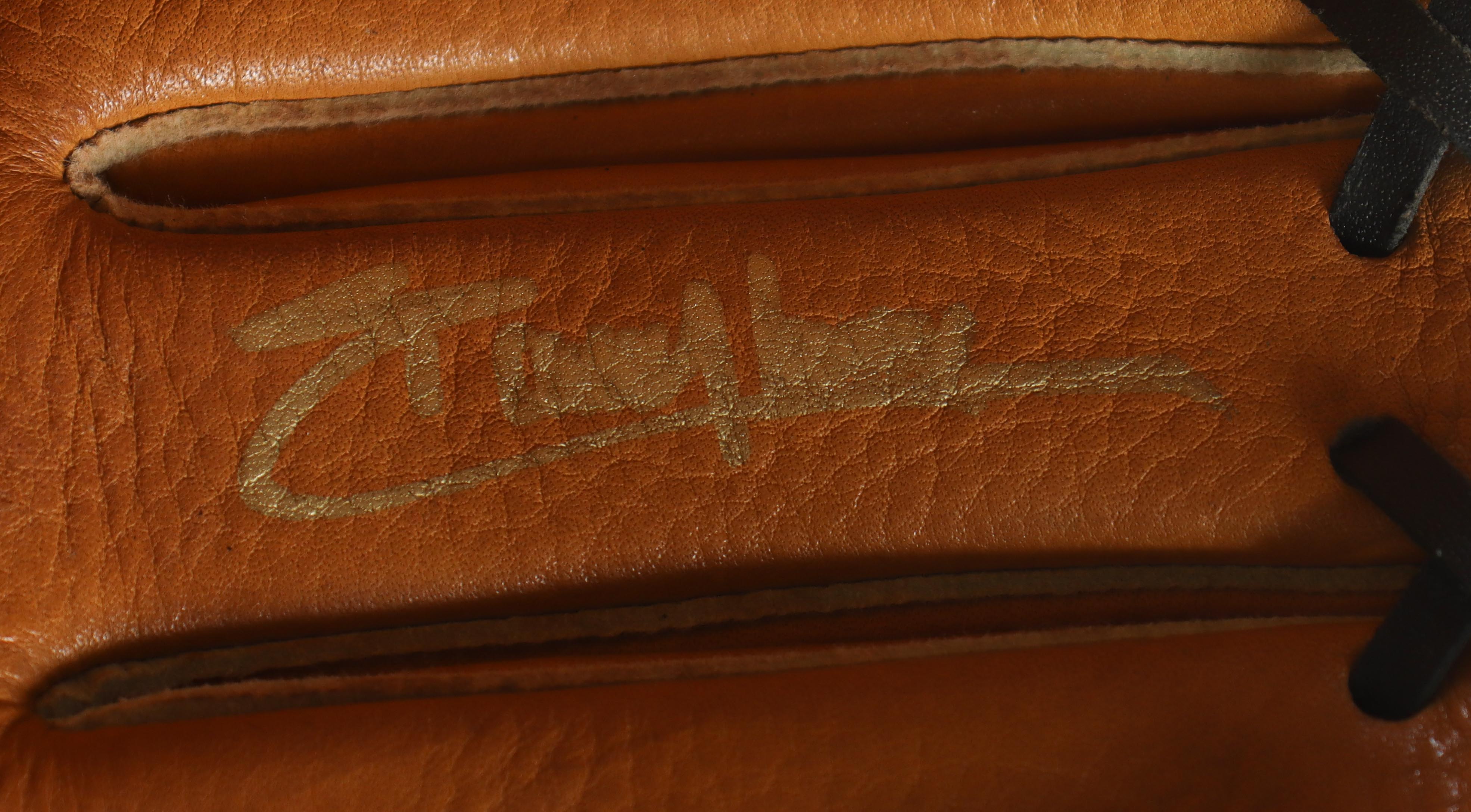 Randy Johnson Signed Rawling Baseball Glove With Display Case (Beckett) at PristineAuction.com Randy Johnson Signed Rawling Baseball Glove With Display Case (Beckett) at PristineAuction.com