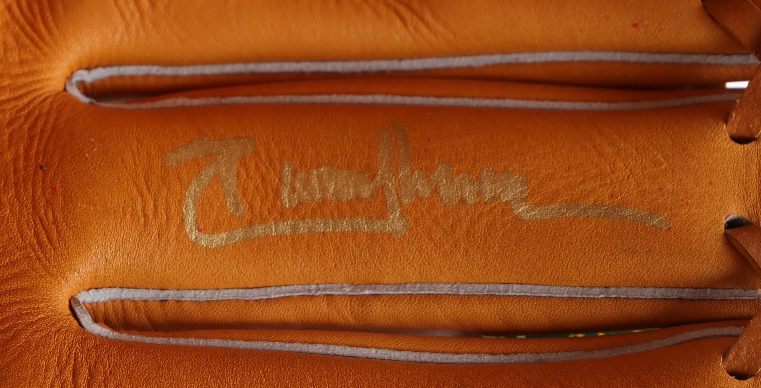 Randy Johnson Signed Rawling Baseball Glove (Beckett) at PristineAuction.com Randy Johnson Signed Rawling Baseball Glove (Beckett) at PristineAuction.com