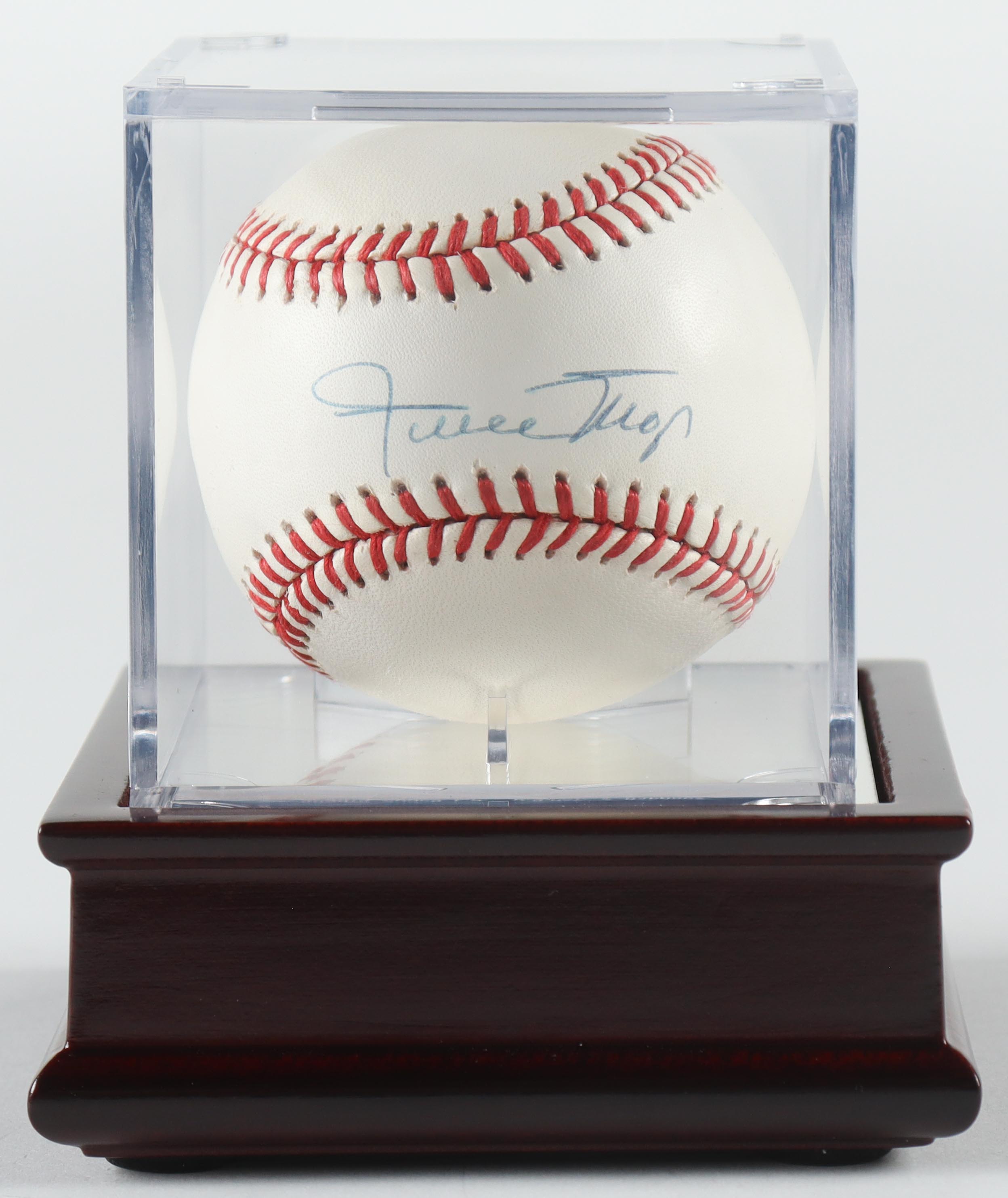 Willie Mays Signed ONL Baseball with Cherry Wood Display Case (JSA) at PristineAuction.com Willie Mays Signed ONL Baseball with Cherry Wood Display Case (JSA) at PristineAuction.com