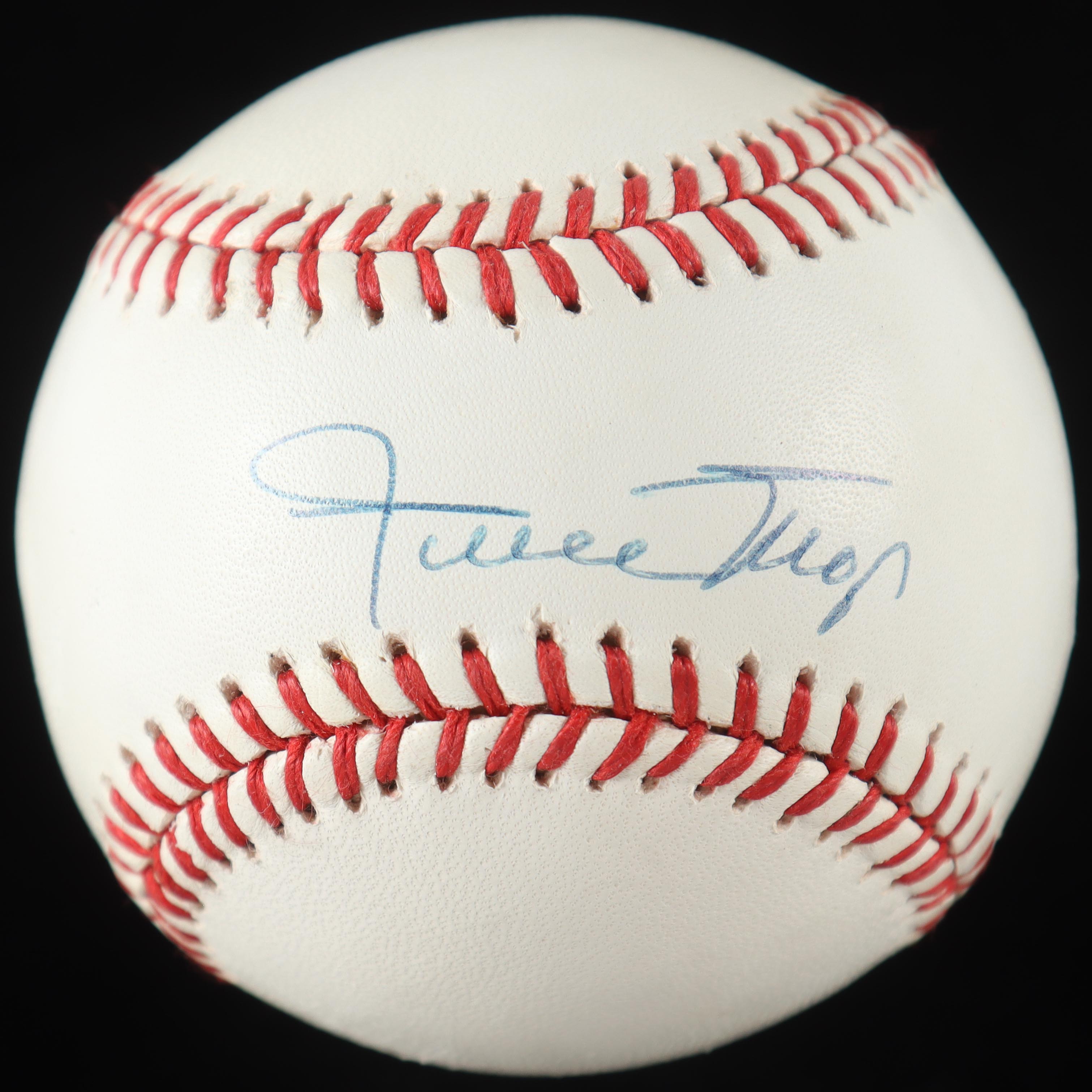 Willie Mays Signed ONL Baseball with Cherry Wood Display Case (JSA) at PristineAuction.com Willie Mays Signed ONL Baseball with Cherry Wood Display Case (JSA) at PristineAuction.com