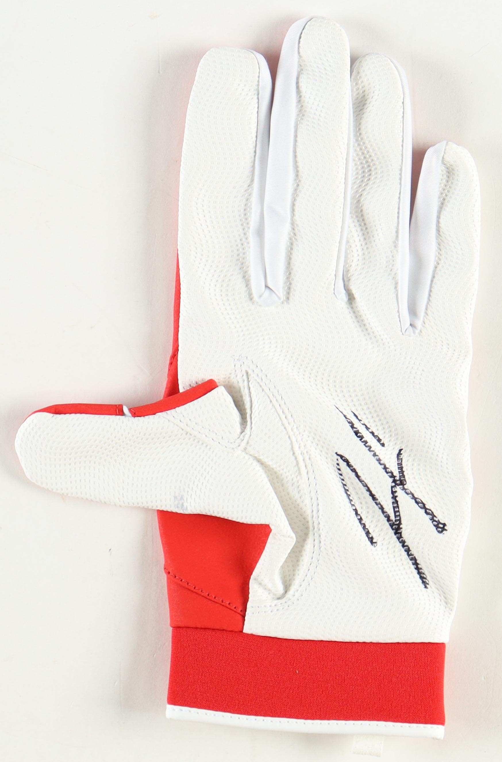 Ronald Acuna Jr. Signed Batting Glove (Beckett) at PristineAuction.com Ronald Acuna Jr. Signed Batting Glove (Beckett) at PristineAuction.com