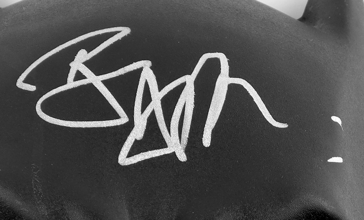 Ben Affleck Signed "Batman V Superman" Batman Mask (Beckett) at PristineAuction.com Ben Affleck Signed "Batman V Superman" Batman Mask (Beckett) at PristineAuction.com