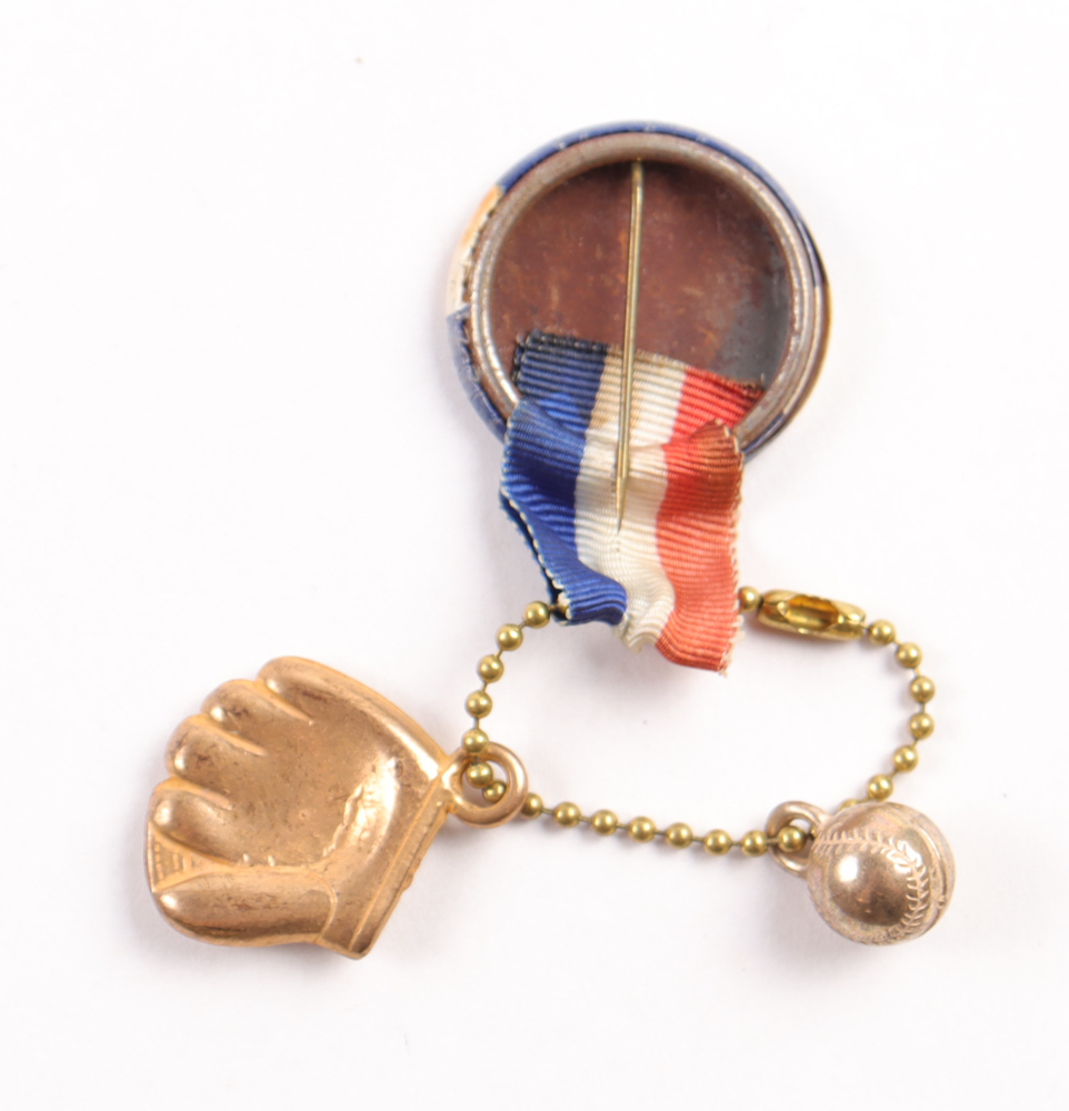 1954 Vintage New York Giants National League Champions Pin And Pendants at PristineAuction.com 1954 Vintage New York Giants National League Champions Pin And Pendants at PristineAuction.com