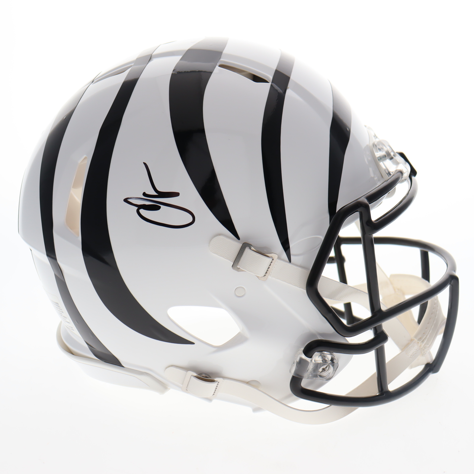 Chad Ochocinco Johnson Signed Bengals Full-Size Authentic On-Field White Alternate Speed Helmet (Beckett) at PristineAuction.com Chad Ochocinco Johnson Signed Bengals Full-Size Authentic On-Field White Alternate Speed Helmet (Beckett) at PristineAuction.com