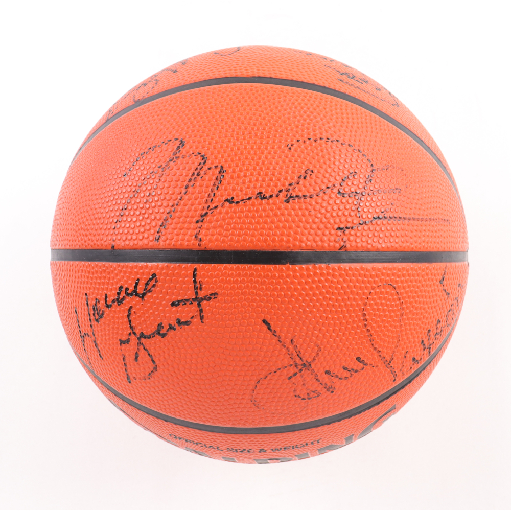 1990-91-bulls-basketball-team-signed-by-12-with-michael-jordan