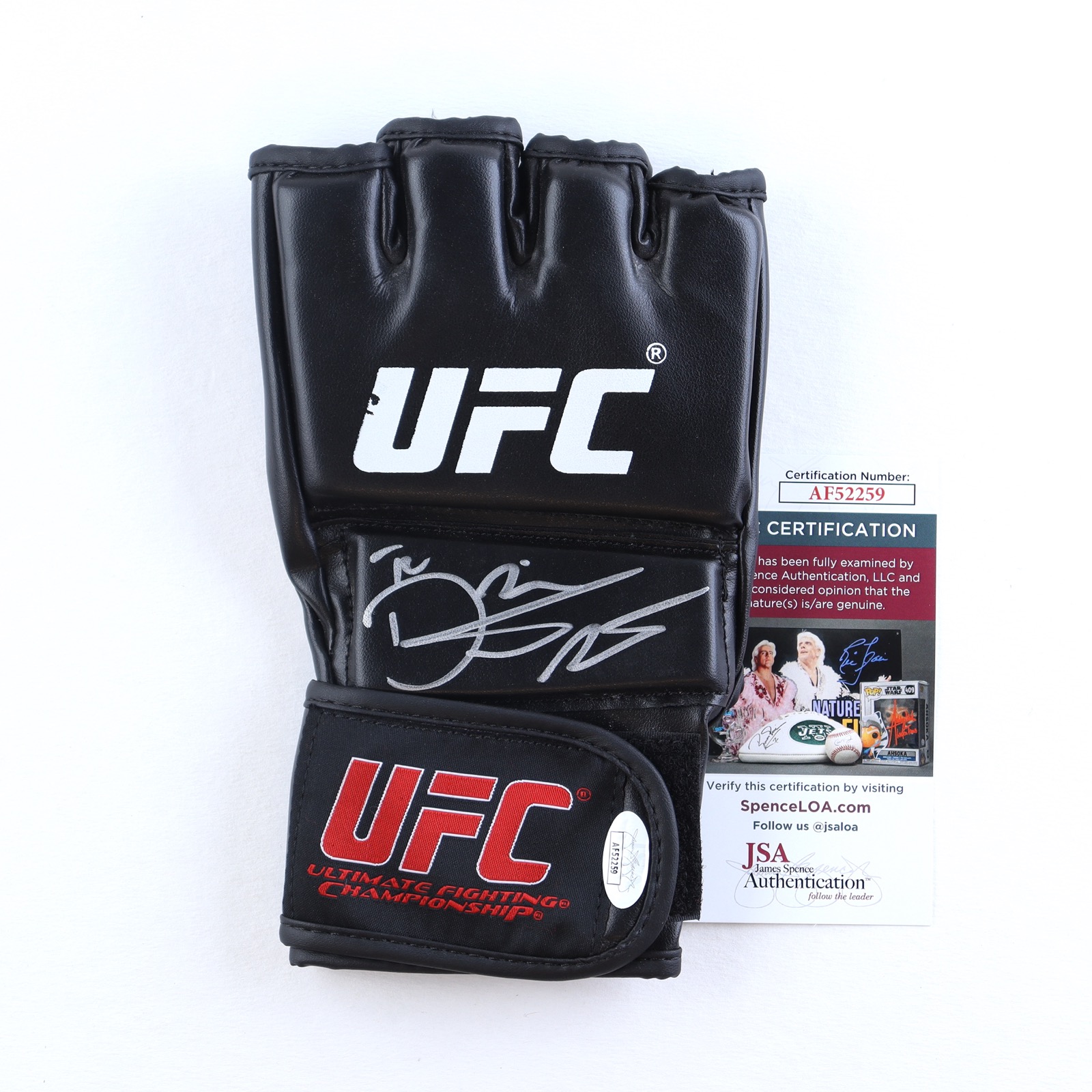 Dustin Poirier Signed UFC Glove (JSA) at PristineAuction.com Dustin Poirier Signed UFC Glove (JSA) at PristineAuction.com