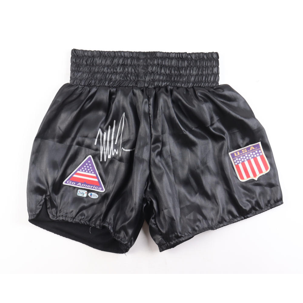 Gant de boxe noir signé Mike Tyson - Canada