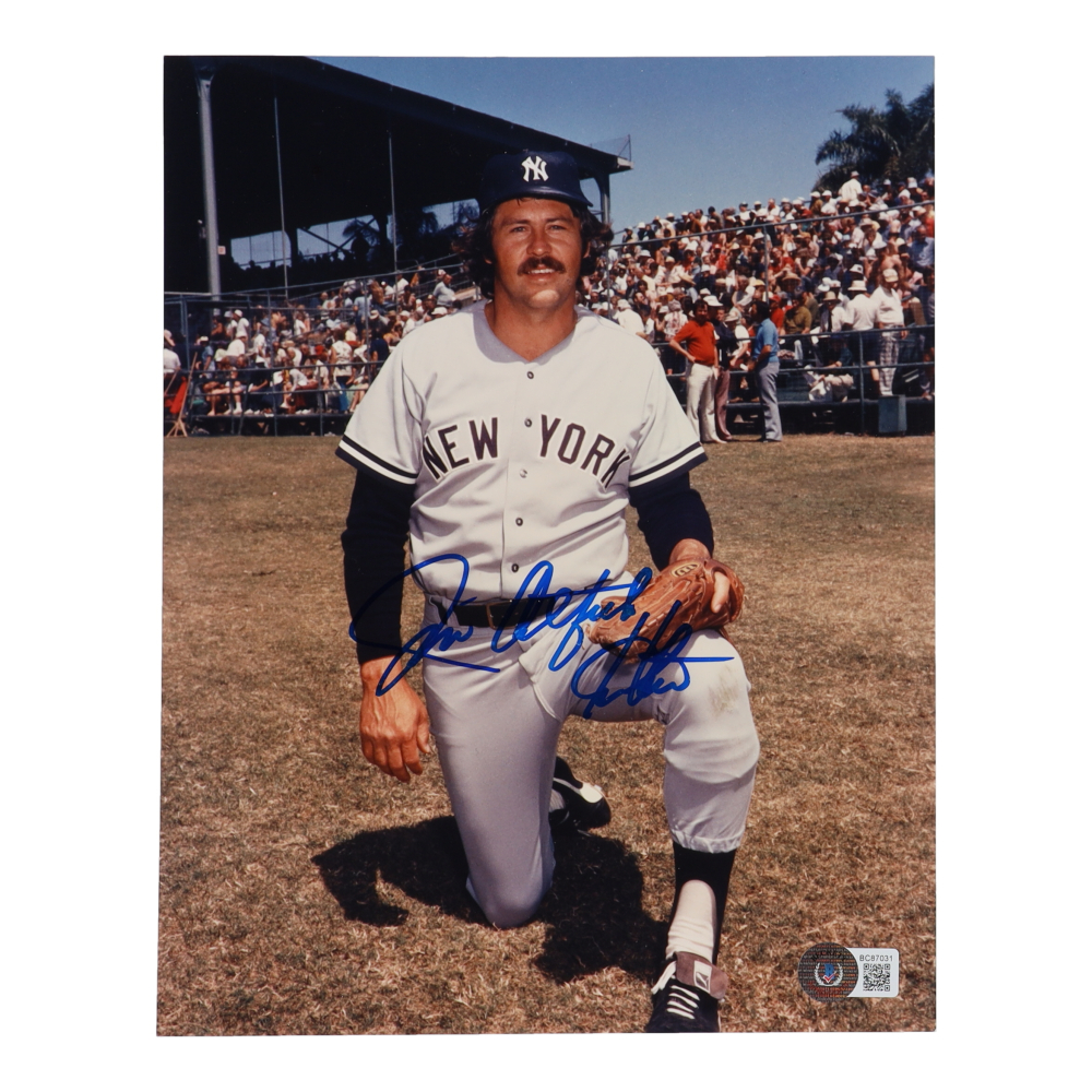 Jim "Catfish" Hunter Signed Yankees 8x10 Photo (Beckett) Pristine Auction