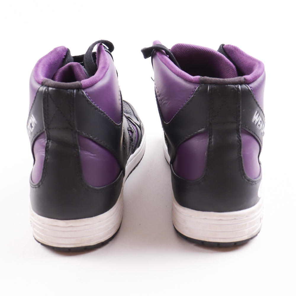 Magic Johnson and Jerry West Signed Pair (2) Converse Weapon Basketball Shoes (Beckett) at PristineAuction.com Magic Johnson and Jerry West Signed Pair (2) Converse Weapon Basketball Shoes (Beckett) at PristineAuction.com