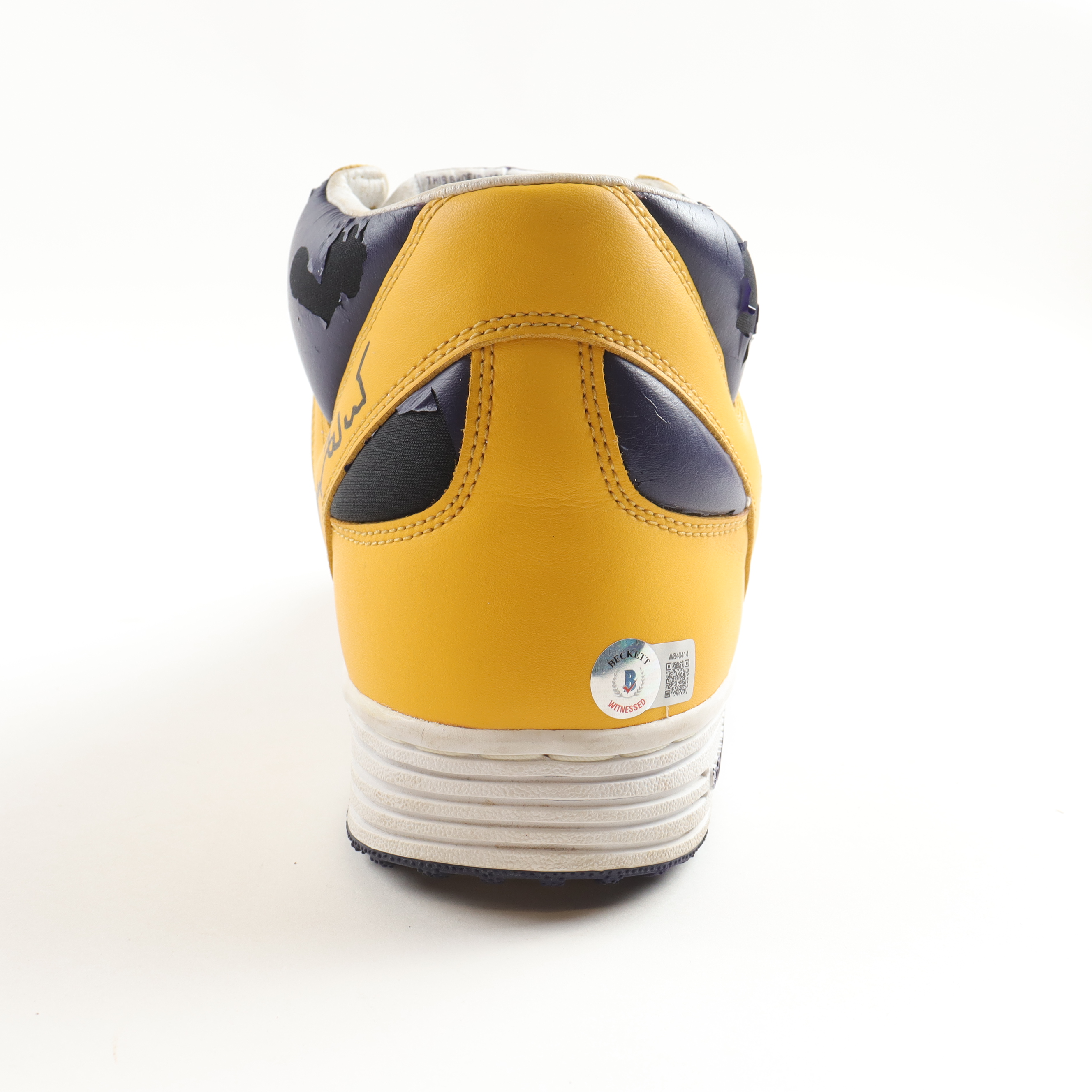 Magic Johnson and Jerry West Signed Converse Weapon Basketball Shoe (Beckett) at PristineAuction.com Magic Johnson and Jerry West Signed Converse Weapon Basketball Shoe (Beckett) at PristineAuction.com