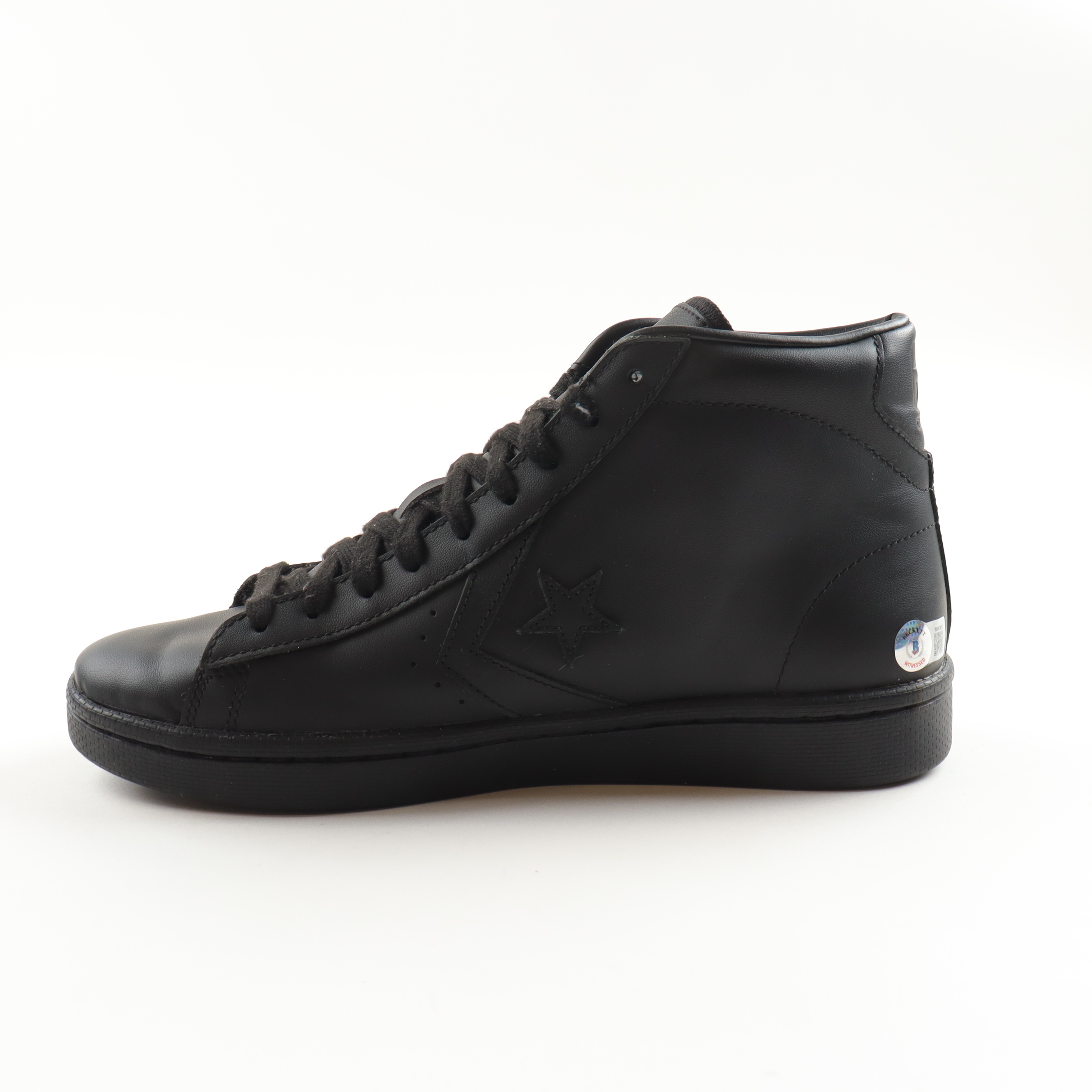 Magic Johnson Signed Vintage Converse Basketball Shoe (Beckett) at PristineAuction.com Magic Johnson Signed Vintage Converse Basketball Shoe (Beckett) at PristineAuction.com