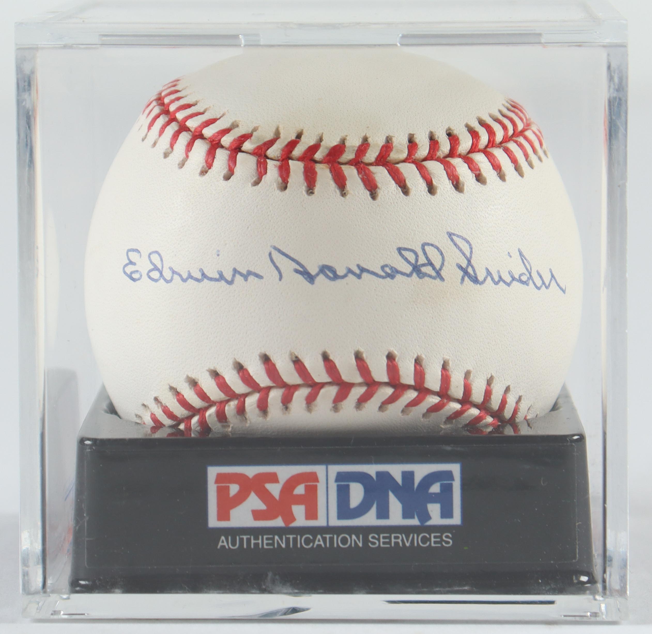 Duke Snider Signed ONL Baseball with Display Case (PSA - Graded 9.5) at PristineAuction.com Duke Snider Signed ONL Baseball with Display Case (PSA - Graded 9.5) at PristineAuction.com