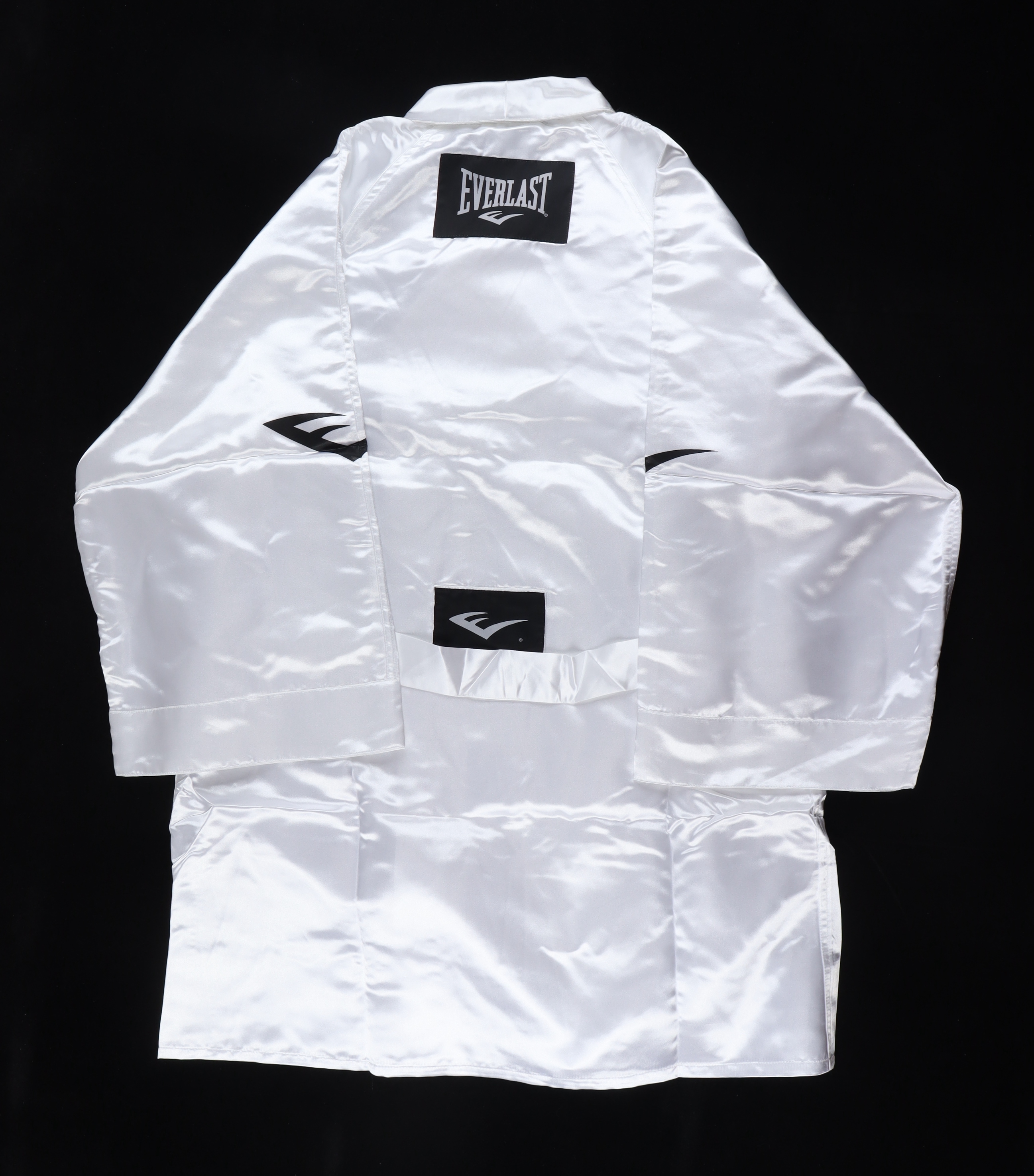 Everlast Robe Mike Tyson Signed Everlast Boxing Robe (JSA & Tyson) | Pristine Auction