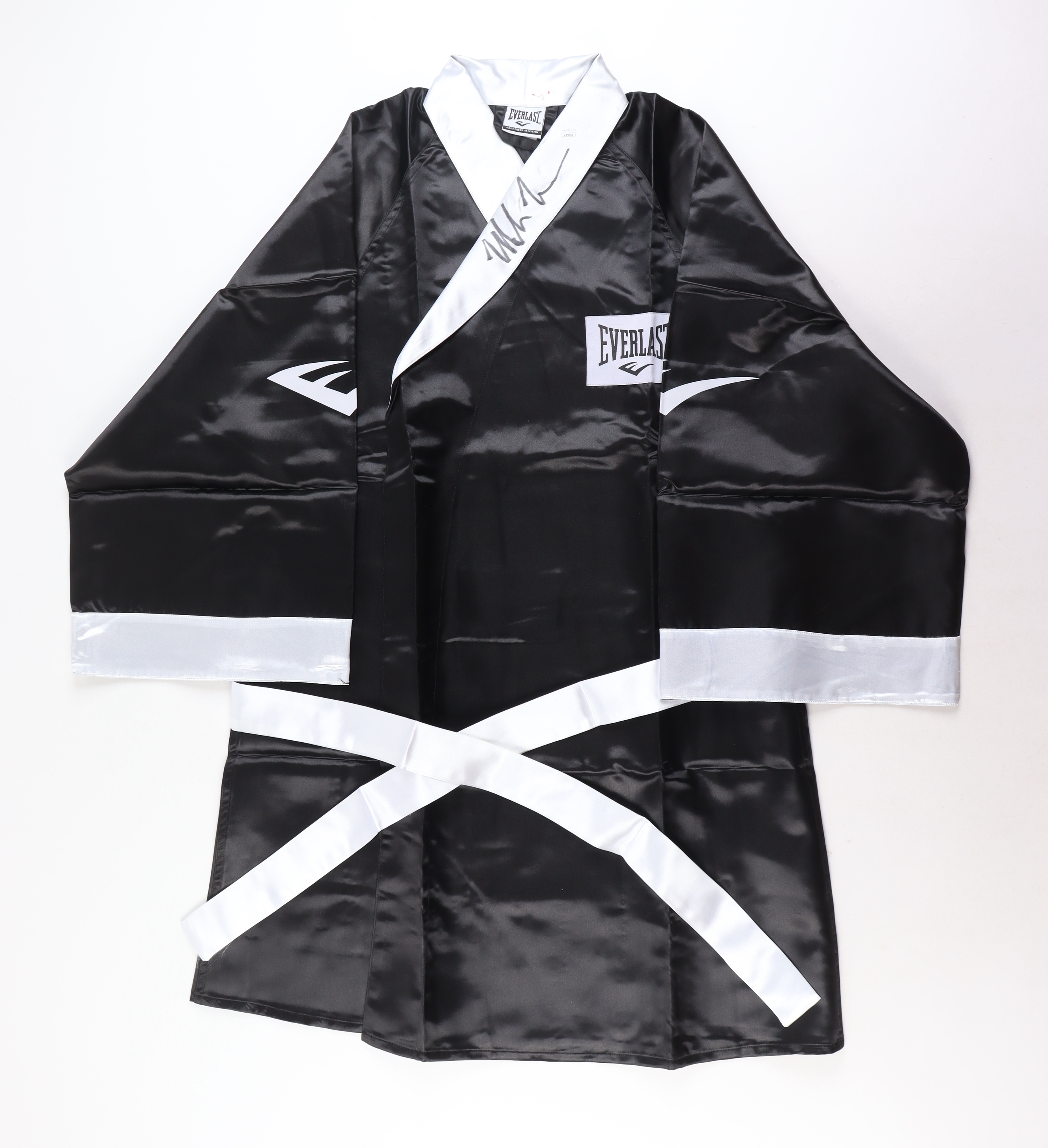 Mike Tyson Signed Everlast Boxing Robe (JSA & Tyson) at PristineAuction.com Mike Tyson Signed Everlast Boxing Robe (JSA & Tyson) at PristineAuction.com