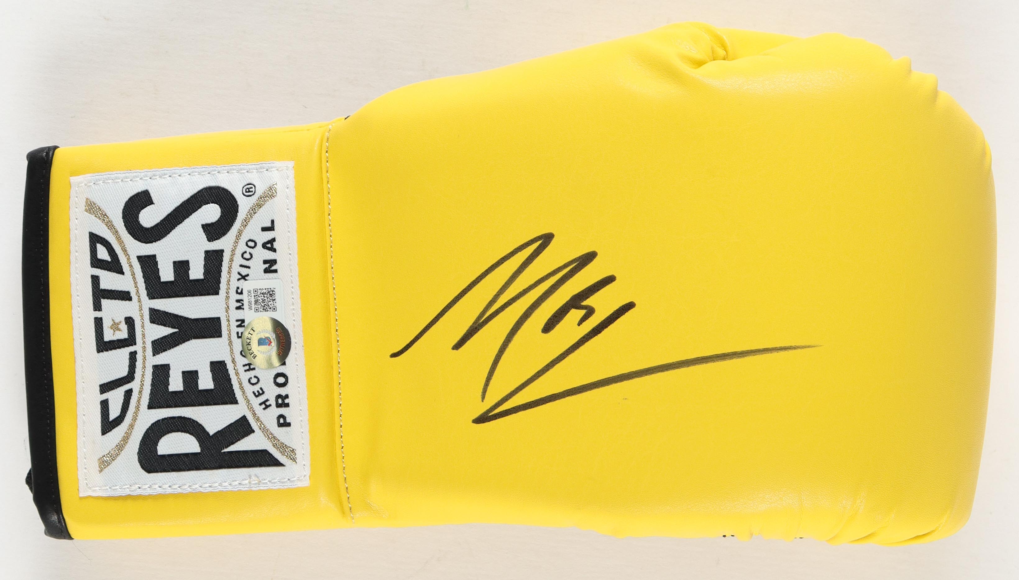 Michael B. Jordan Signed Cleto Reyes Boxing Glove (Beckett) at PristineAuction.com Michael B. Jordan Signed Cleto Reyes Boxing Glove (Beckett) at PristineAuction.com