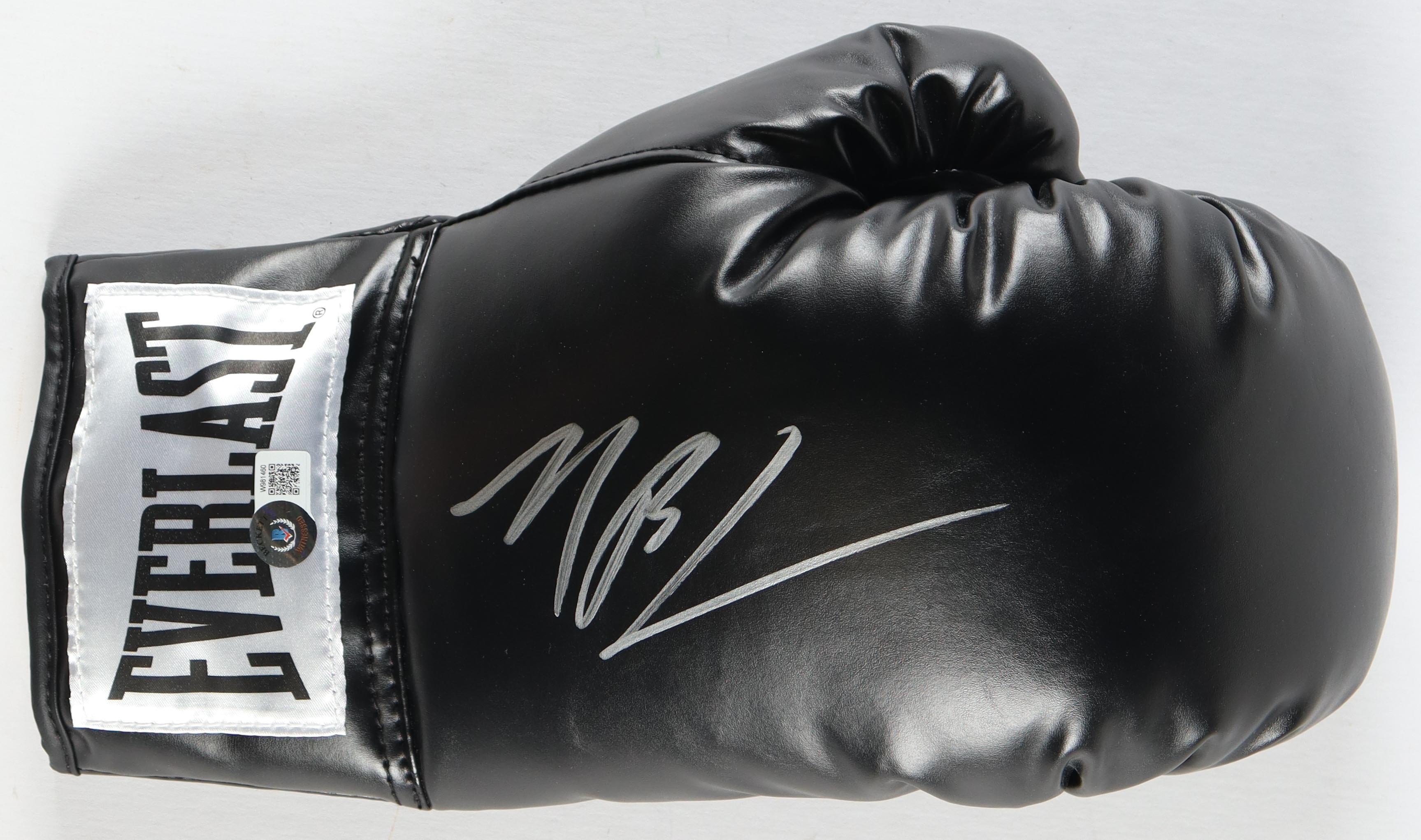 Michael B. Jordan Signed Everlast Boxing Glove (Beckett) at PristineAuction.com Michael B. Jordan Signed Everlast Boxing Glove (Beckett) at PristineAuction.com