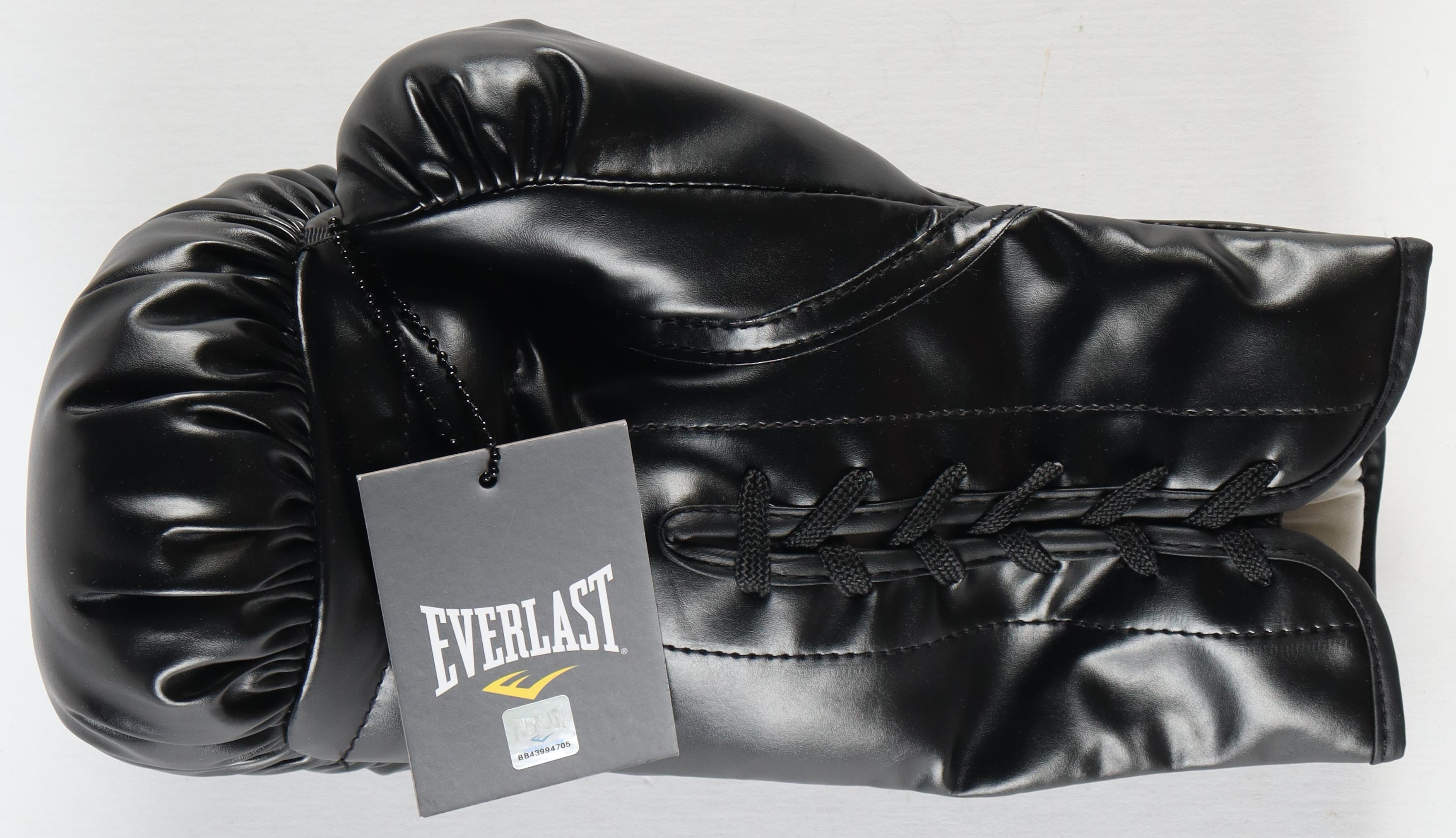 Michael B. Jordan Signed Everlast Boxing Glove (Beckett) at PristineAuction.com Michael B. Jordan Signed Everlast Boxing Glove (Beckett) at PristineAuction.com