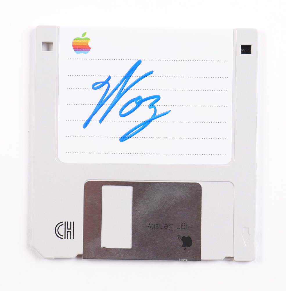 Steve Wozniak Signed Apple Floppy Disk (Beckett) at PristineAuction.com Steve Wozniak Signed Apple Floppy Disk (Beckett) at PristineAuction.com