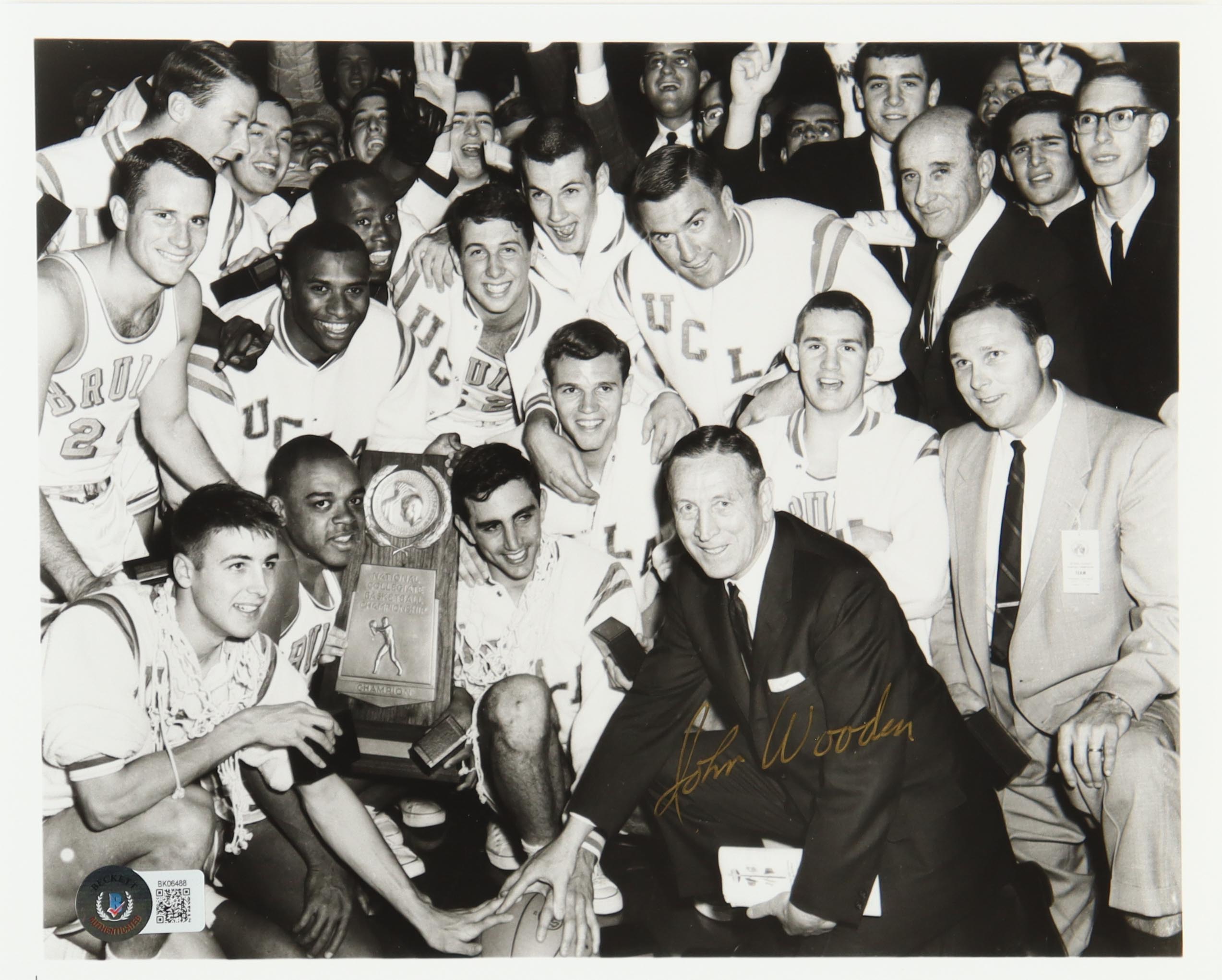 John Wooden Signed UCLA Bruins 8x10 Photo (Beckett) at PristineAuction.com John Wooden Signed UCLA Bruins 8x10 Photo (Beckett) at PristineAuction.com