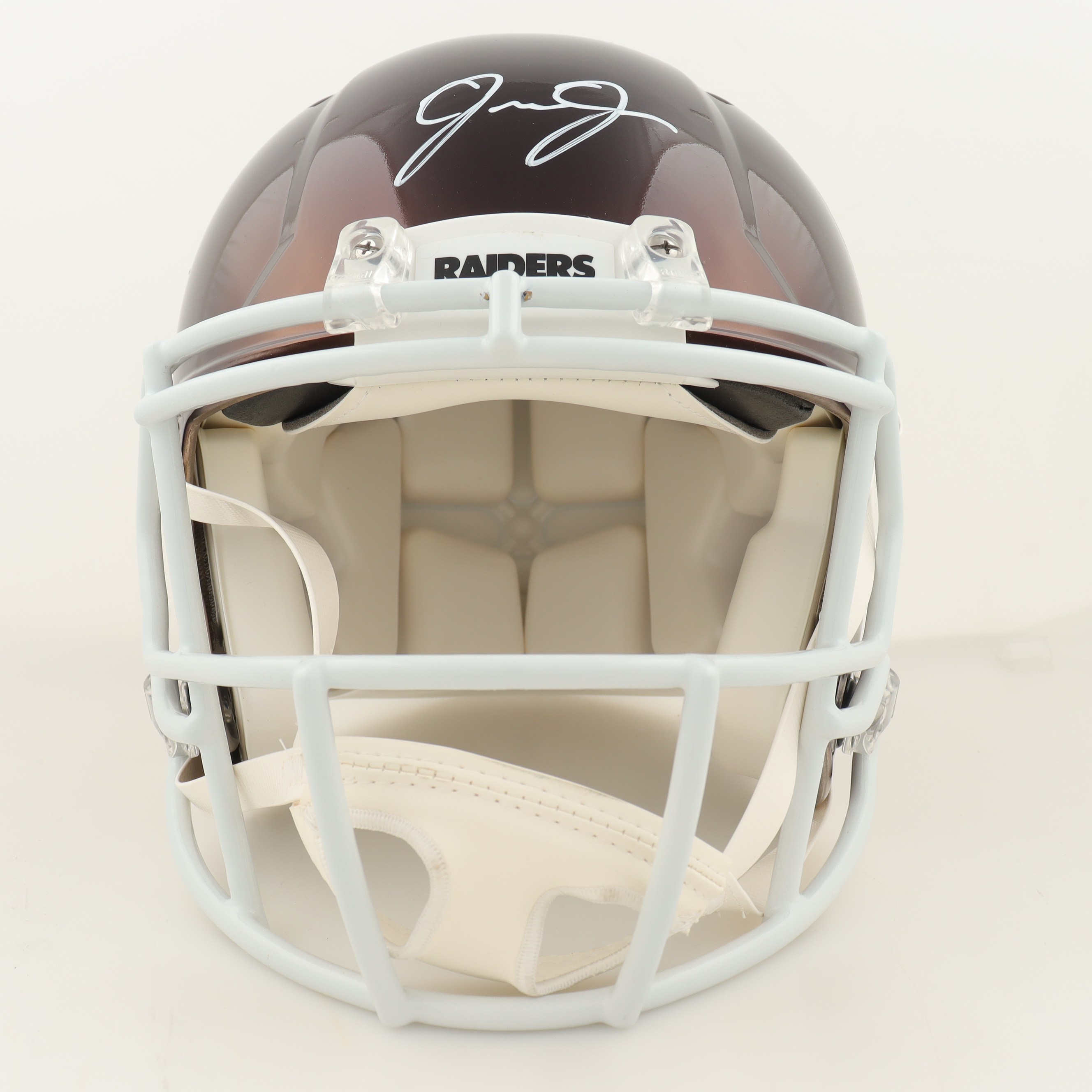Josh Jacobs Signed Raiders Full-Size Authentic On-Field Chrome Speed Helmet (Beckett & Jacobs) at PristineAuction.com Josh Jacobs Signed Raiders Full-Size Authentic On-Field Chrome Speed Helmet (Beckett & Jacobs) at PristineAuction.com