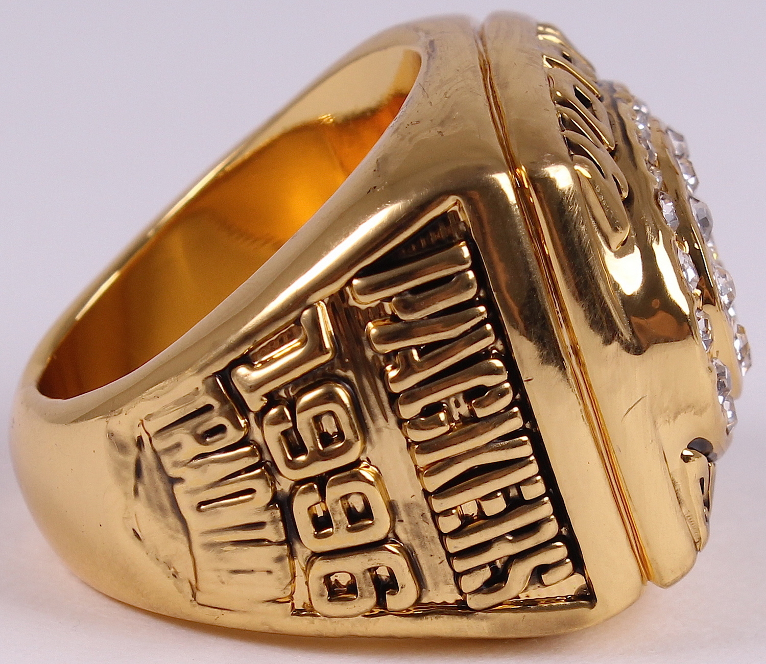 Brett Favre Green Bay Packers High Quality Replica 1996 Super Bowl XXXI Championship Ring at PristineAuction.com Brett Favre Green Bay Packers High Quality Replica 1996 Super Bowl XXXI Championship Ring at PristineAuction.com