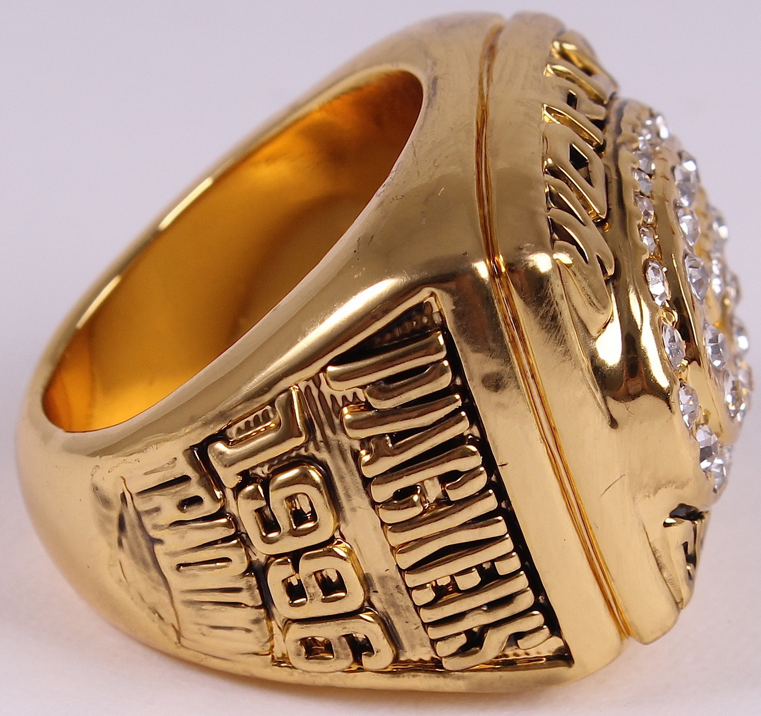 Brett Favre Green Bay Packers High Quality Replica 1996 Super Bowl XXXI Championship Ring at PristineAuction.com Brett Favre Green Bay Packers High Quality Replica 1996 Super Bowl XXXI Championship Ring at PristineAuction.com