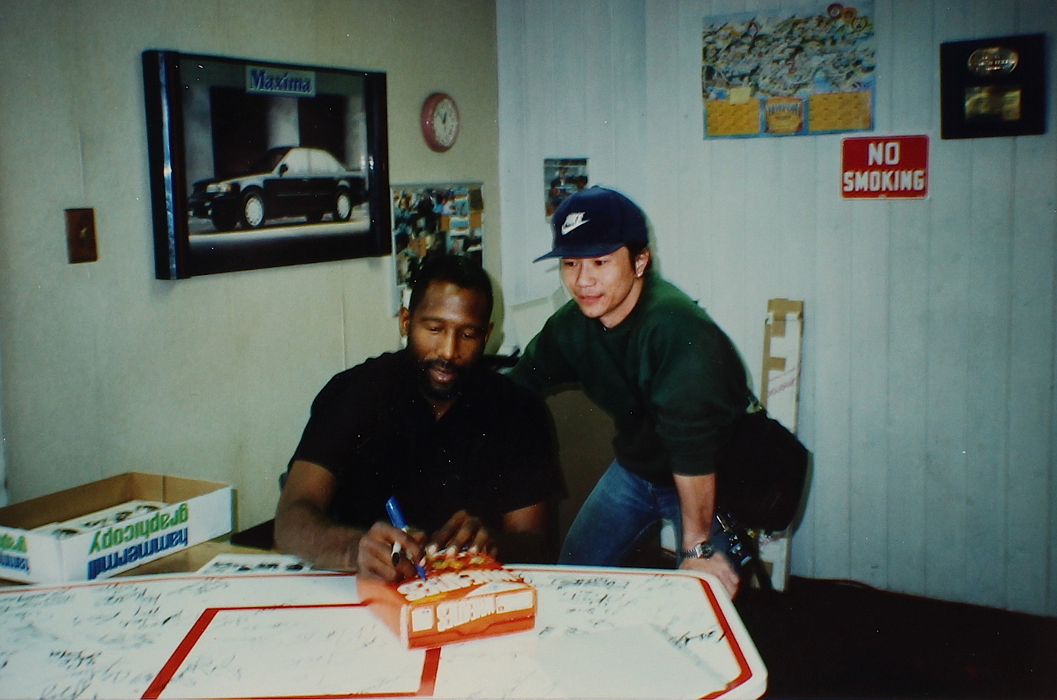 Lakers Wheaties Box Signed by (8) with Kareem Abdul-Jabbar, Jerry Buss, James Worthy (JSA ALOA) at PristineAuction.com Lakers Wheaties Box Signed by (8) with Kareem Abdul-Jabbar, Jerry Buss, James Worthy (JSA ALOA) at PristineAuction.com