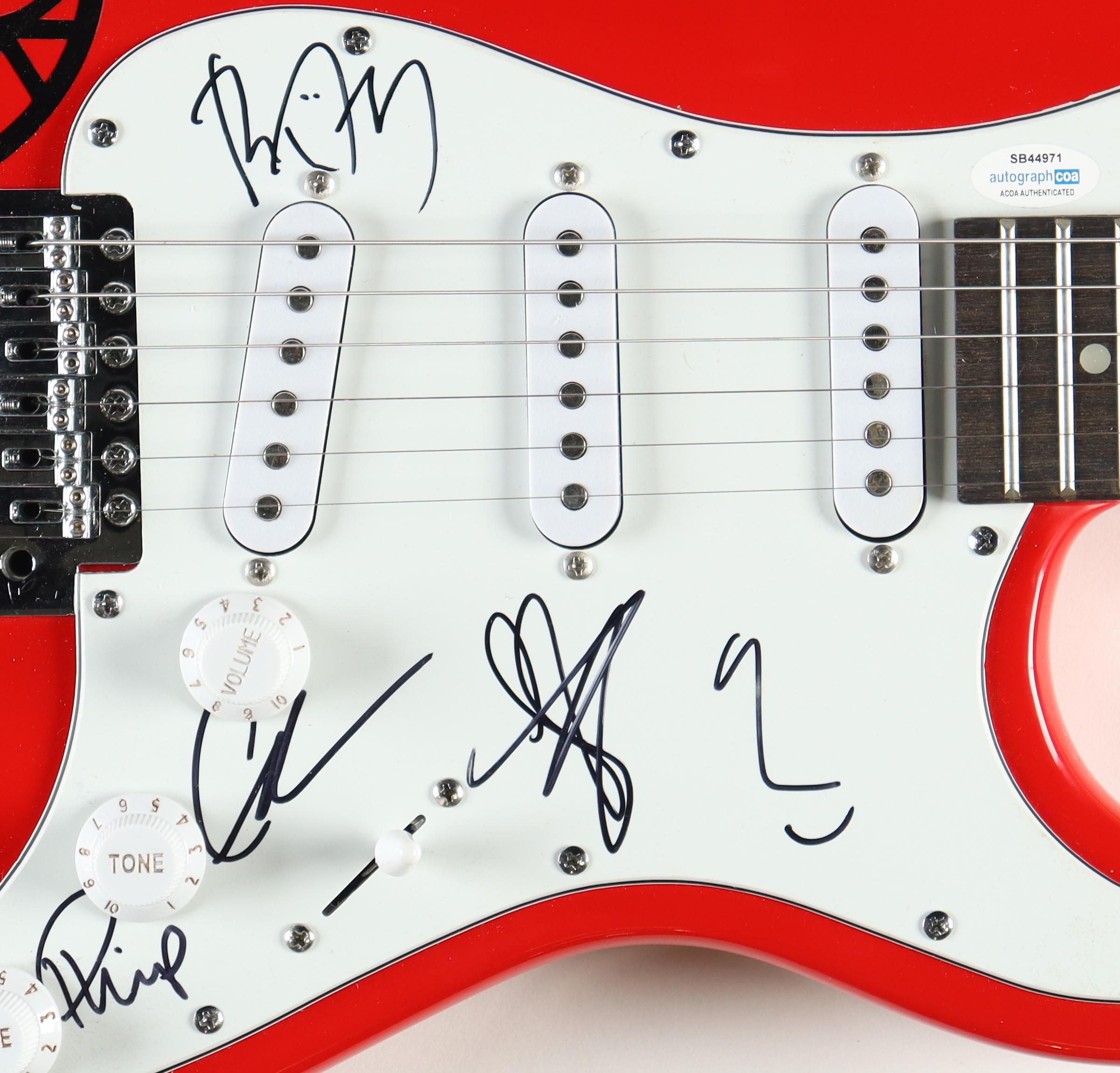 Radiohead Full-Size Electric Guitar Band-Signed By (5) With Thom Yorke, Jonny Greenwood, Colin Greenwood, Ed O'Brien (AutographCOA) at PristineAuction.com Radiohead Full-Size Electric Guitar Band-Signed By (5) With Thom Yorke, Jonny Greenwood, Colin Greenwood, Ed O'Brien (AutographCOA) at PristineAuction.com