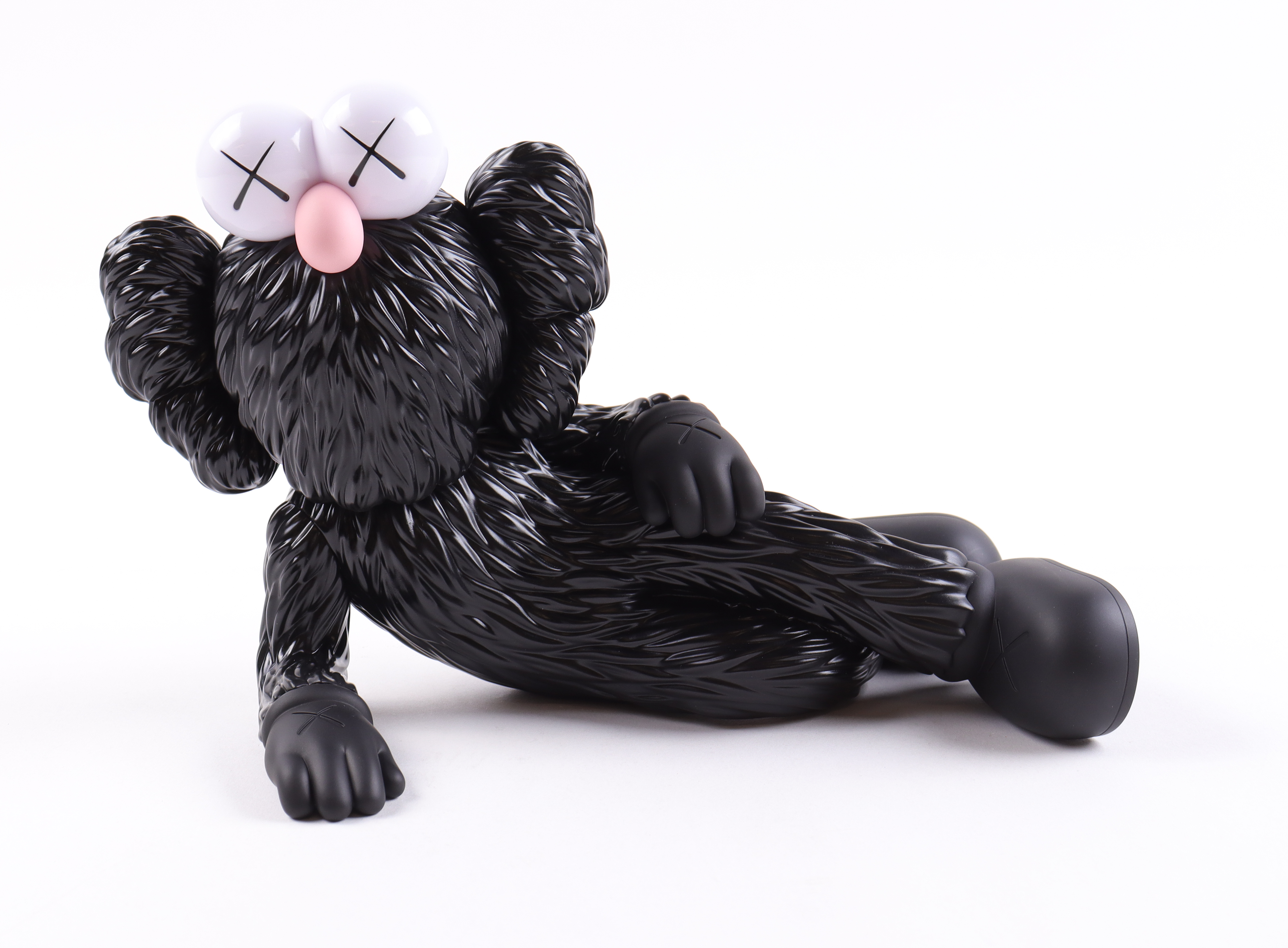 KAWS "Time Off (Black)" Vinyl Sculpture with Original KAWS Box at PristineAuction.com KAWS "Time Off (Black)" Vinyl Sculpture with Original KAWS Box at PristineAuction.com