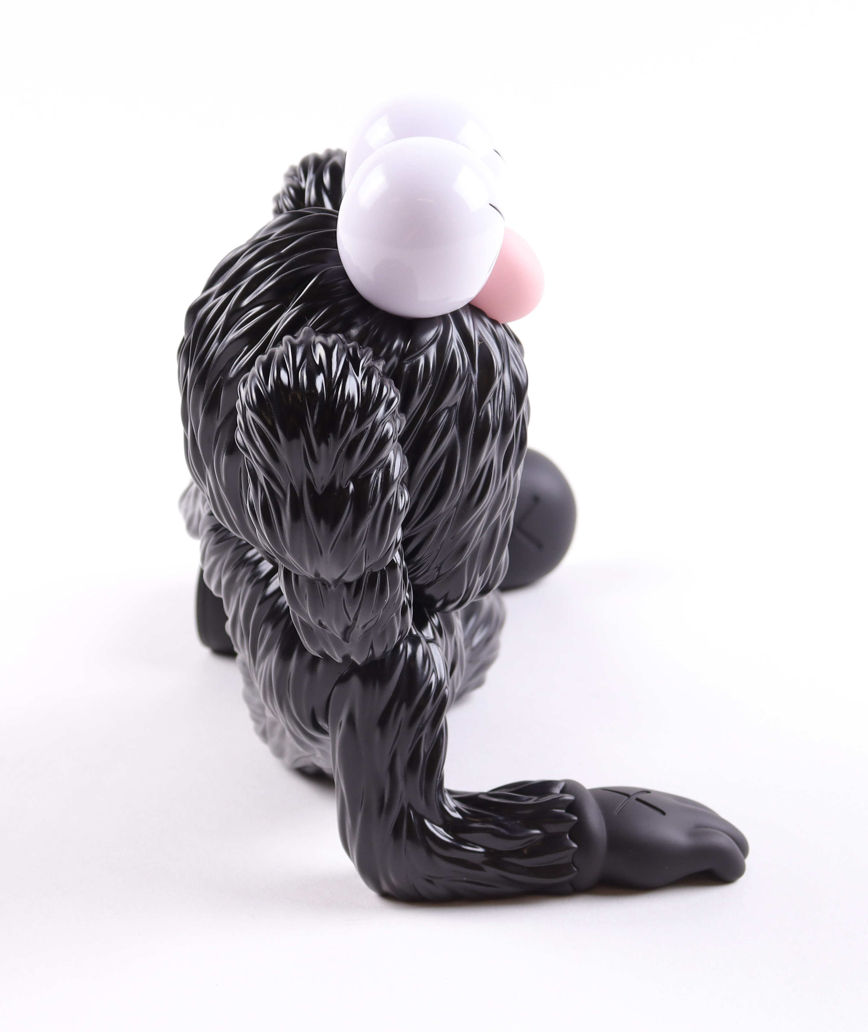 KAWS "Time Off (Black)" Vinyl Sculpture with Original KAWS Box at PristineAuction.com KAWS "Time Off (Black)" Vinyl Sculpture with Original KAWS Box at PristineAuction.com