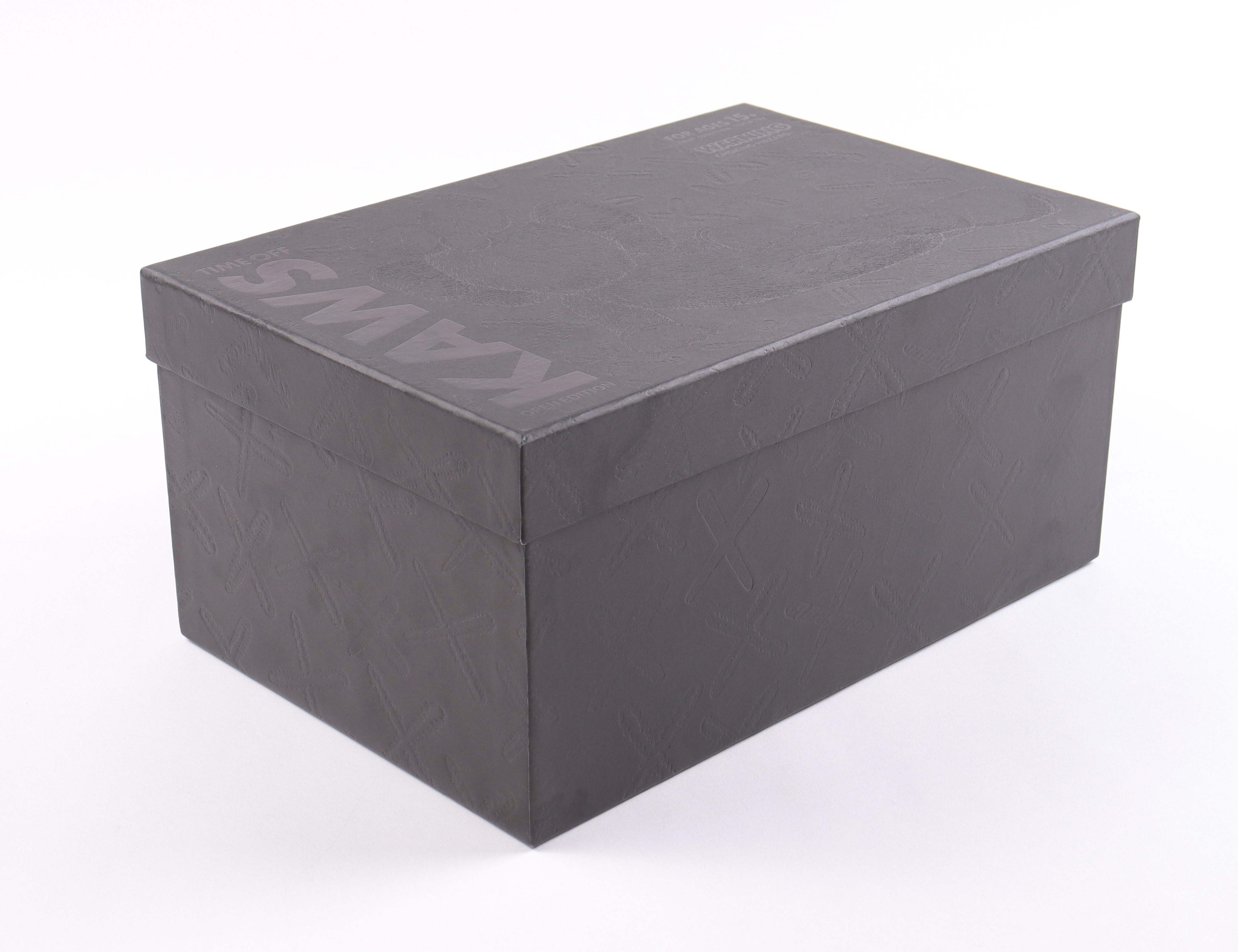 KAWS "Time Off (Black)" Vinyl Sculpture with Original KAWS Box at PristineAuction.com KAWS "Time Off (Black)" Vinyl Sculpture with Original KAWS Box at PristineAuction.com