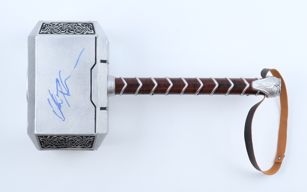 Chris Hemsworth Signed "Thor" Mjolnir Hammer (Beckett) at PristineAuction.com Chris Hemsworth Signed "Thor" Mjolnir Hammer (Beckett) at PristineAuction.com